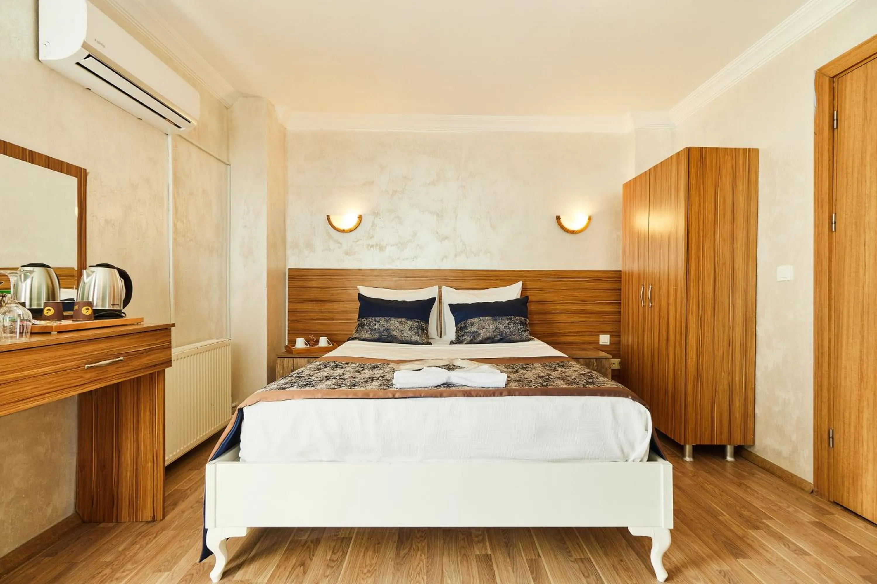 Photo of the whole room, Bed in Armar Hotel