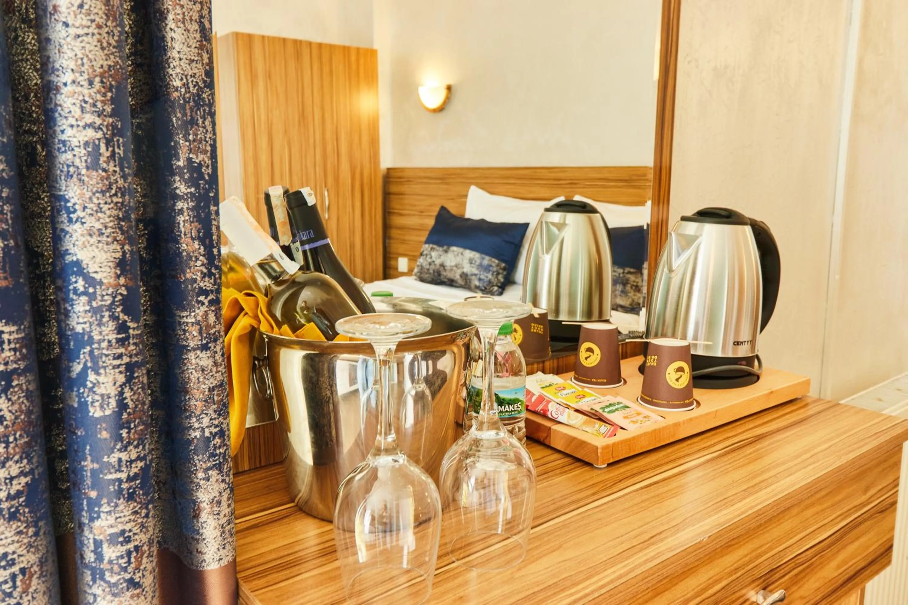 Coffee/tea facilities in Armar Hotel