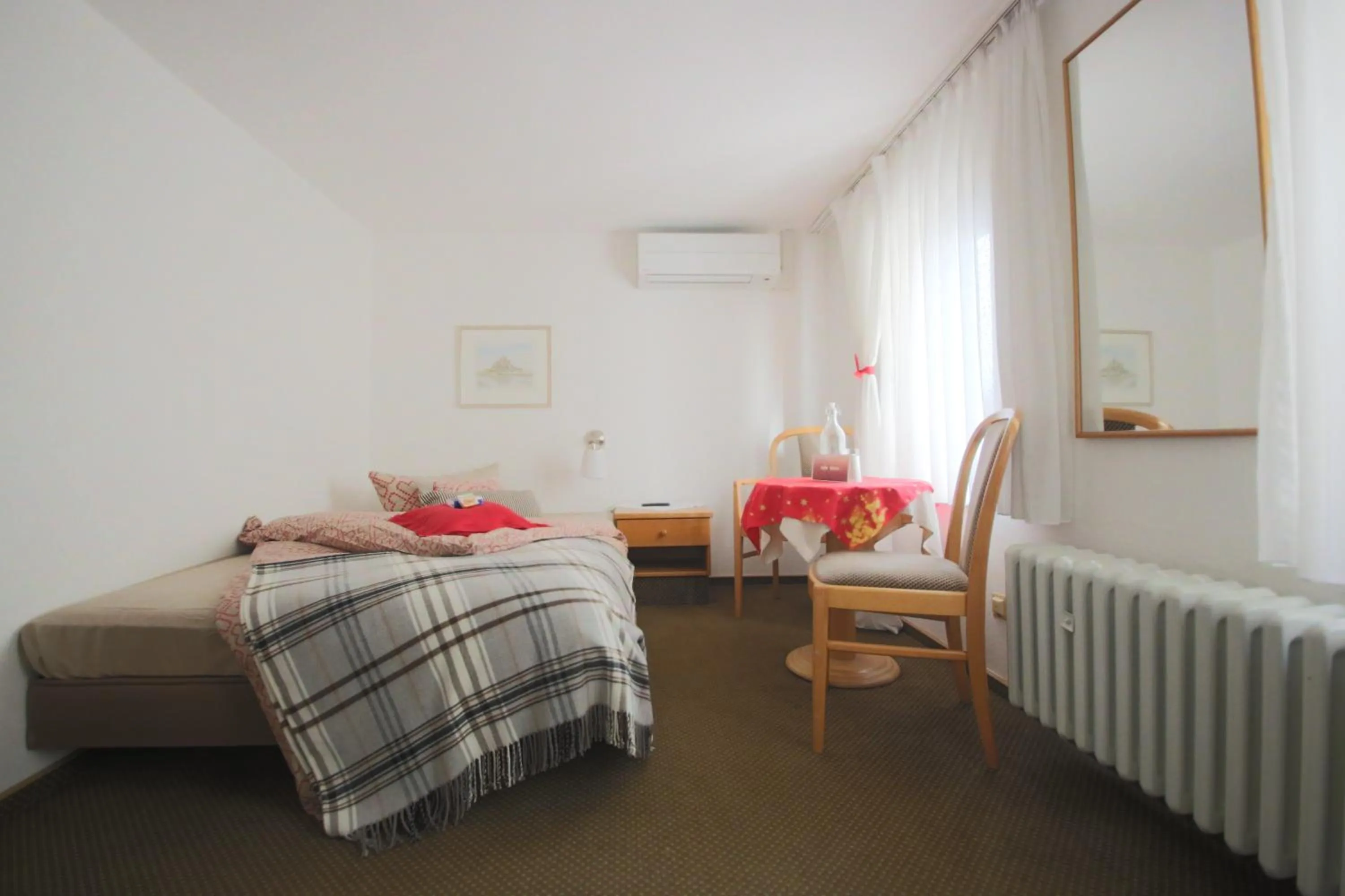 Photo of the whole room, Bed in Hotel Barbarossa Garni