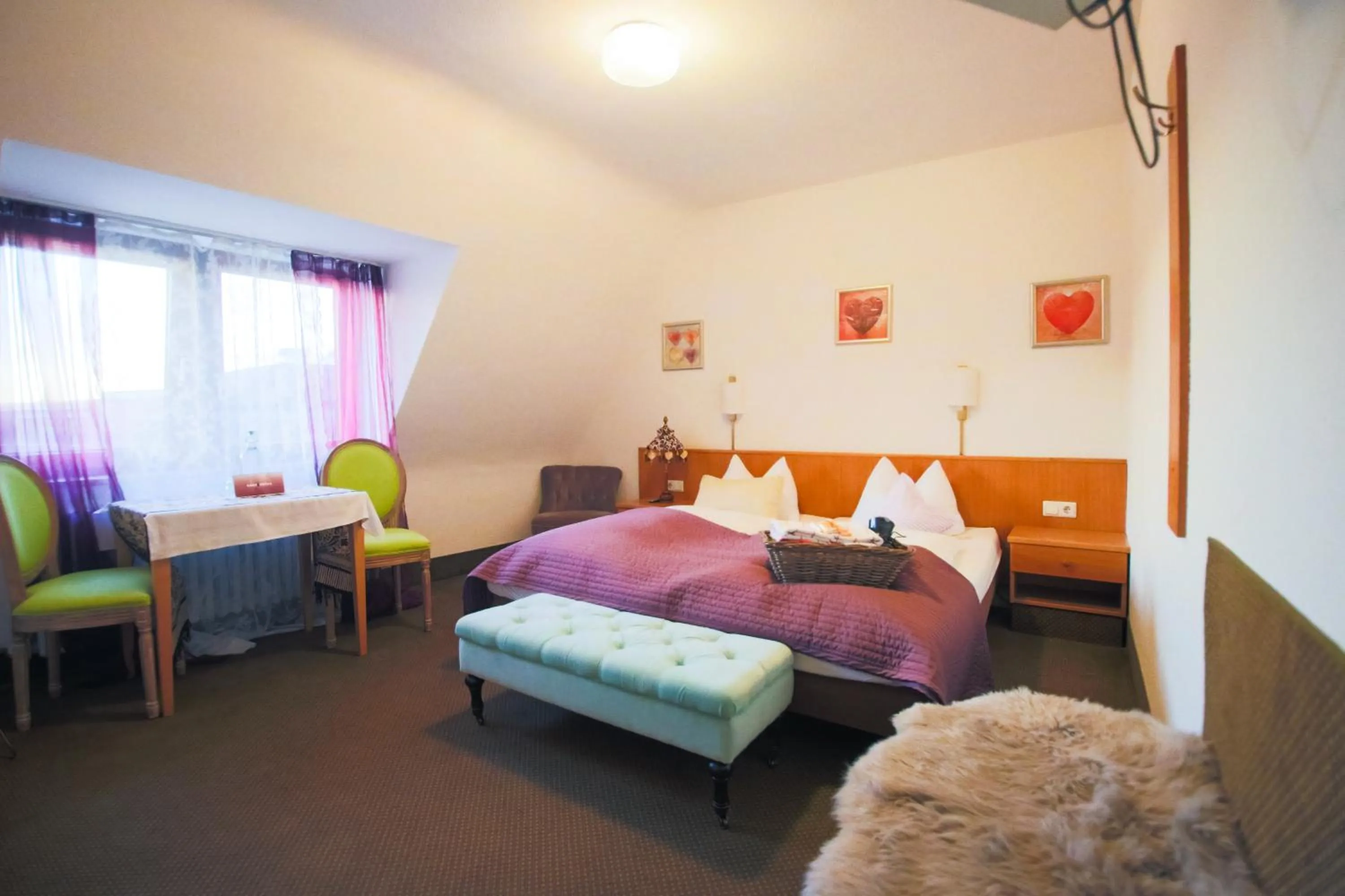 Photo of the whole room, Bed in Hotel Barbarossa Garni