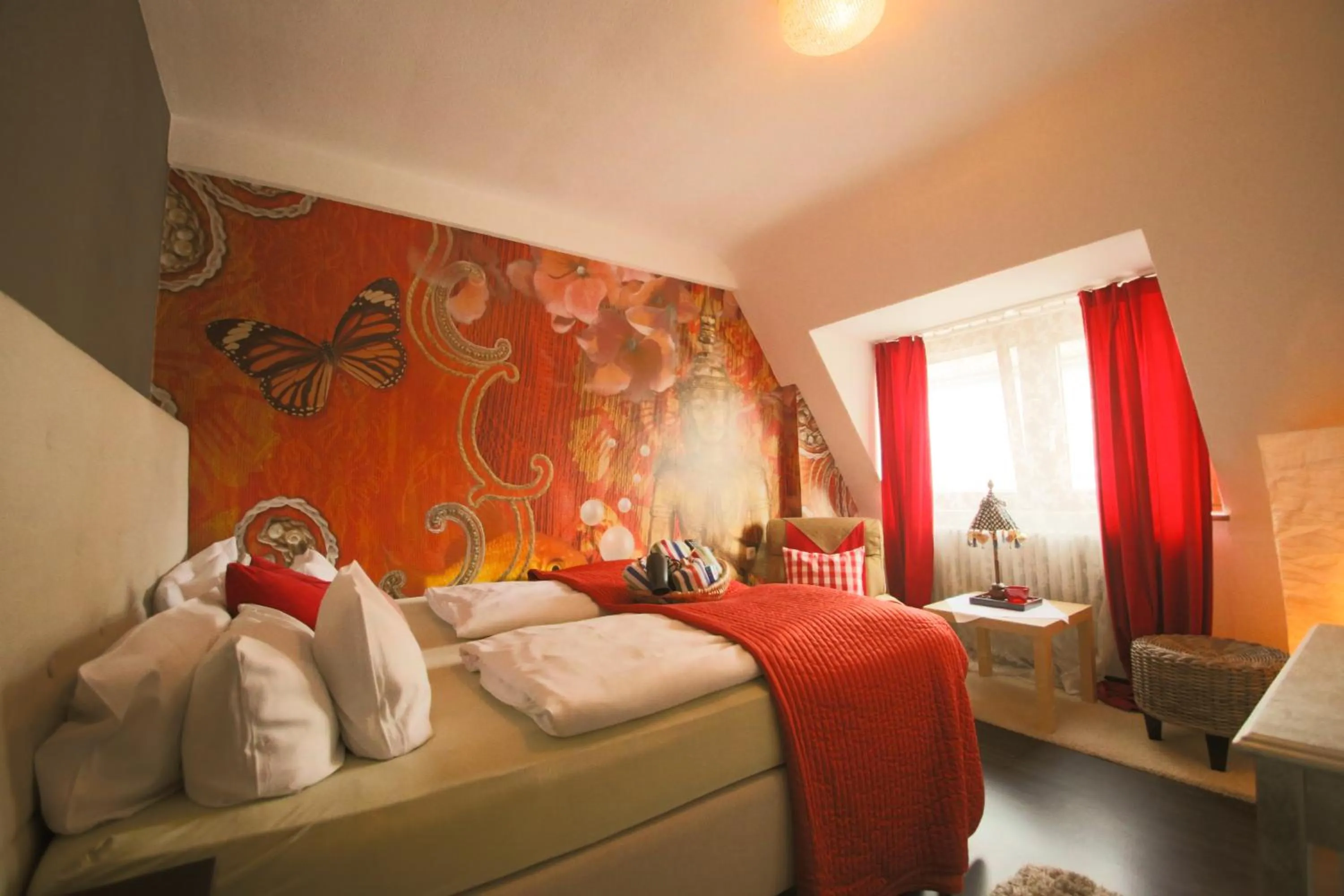 Photo of the whole room, Bed in Hotel Barbarossa Garni