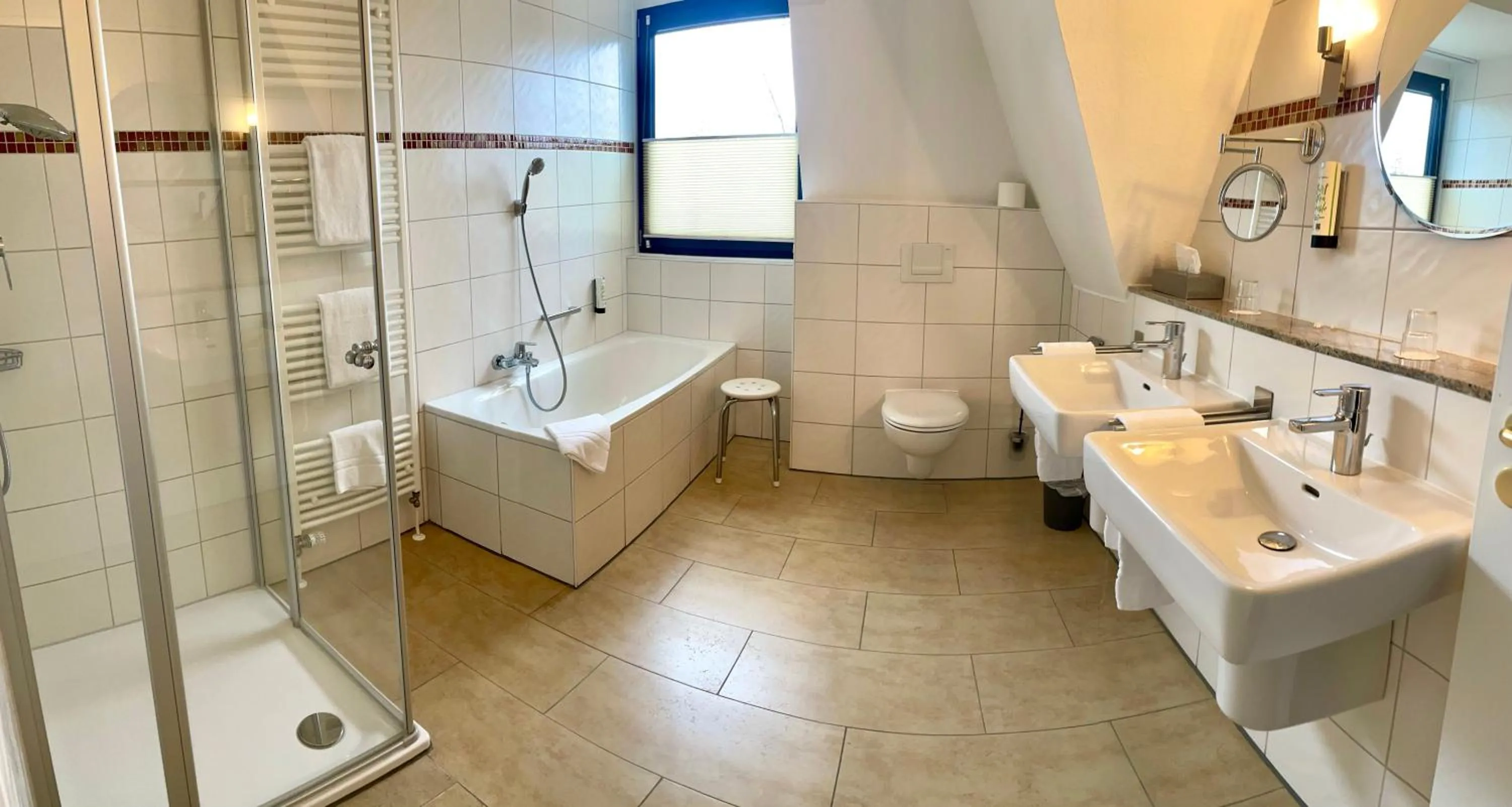 Bathroom in Hotel Stadt Aurich
