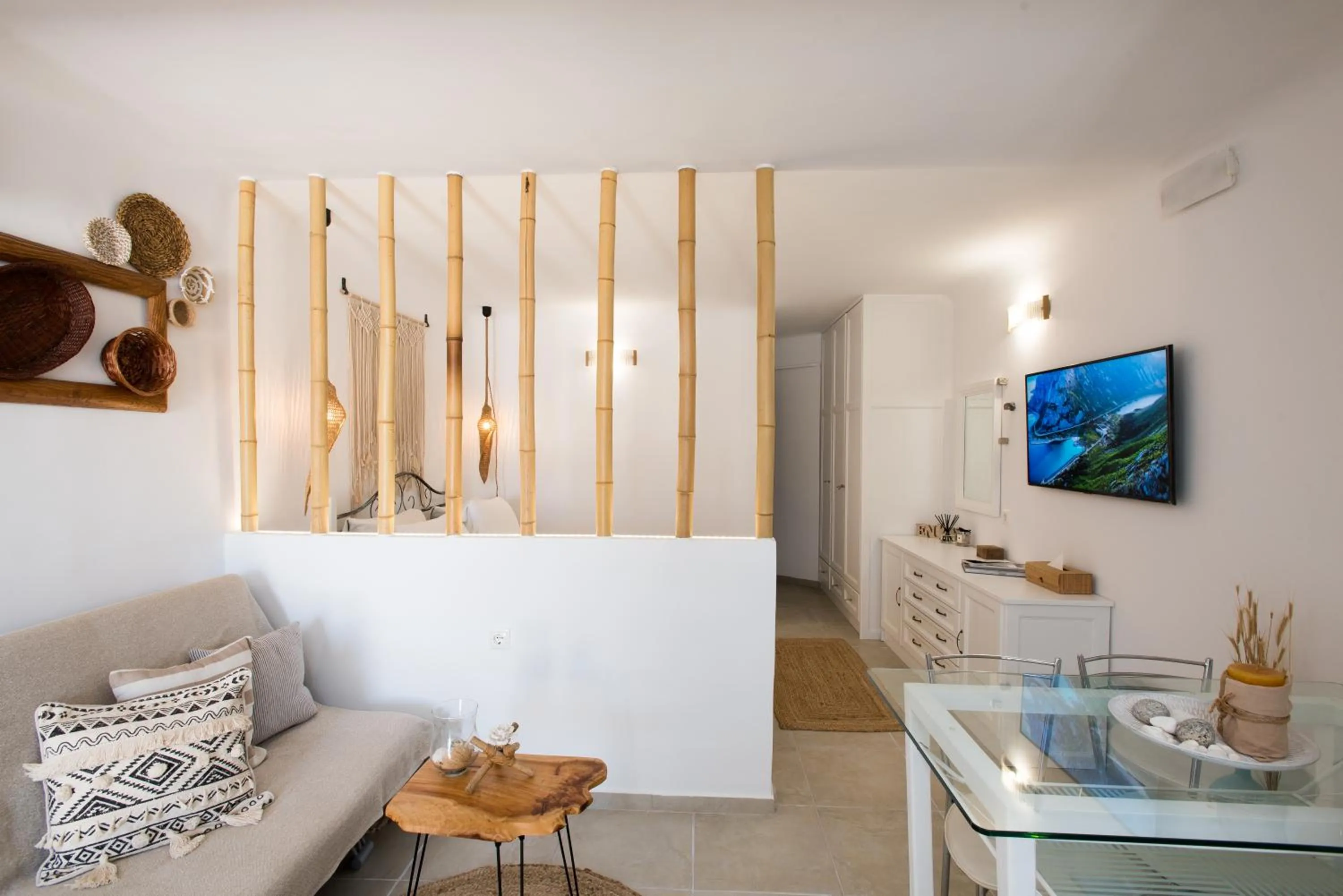 TV and multimedia in Mykonos Dot Apartments