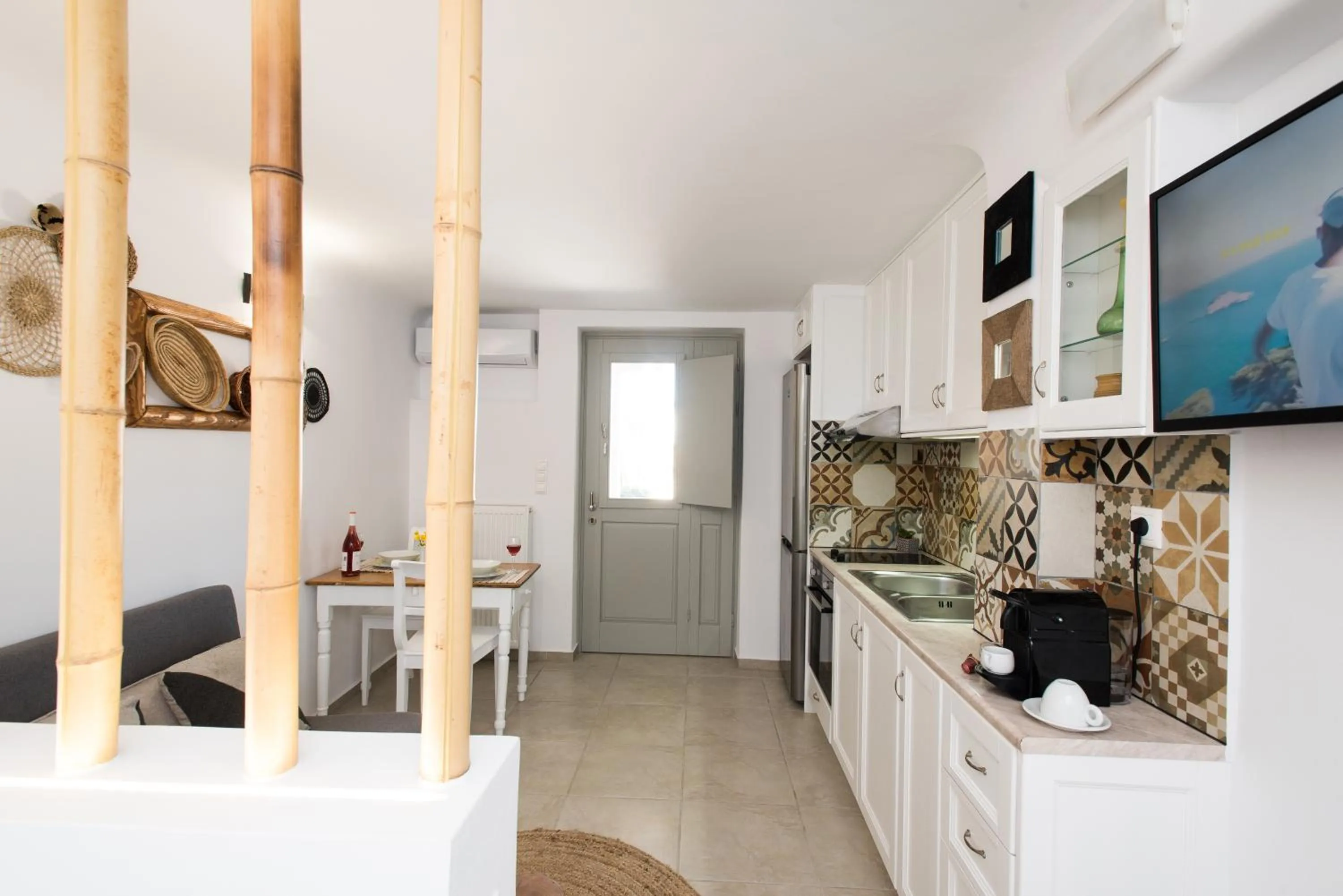 TV and multimedia in Mykonos Dot Apartments