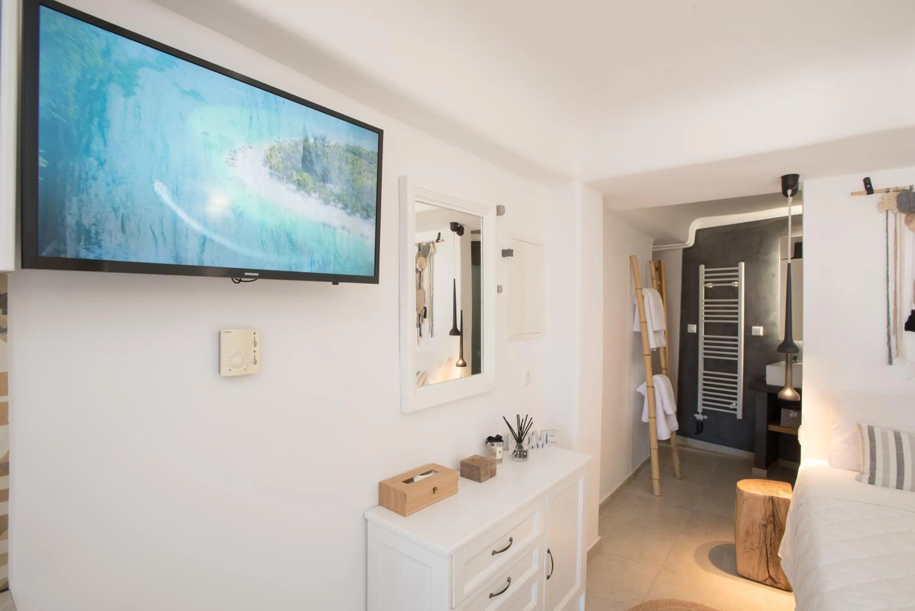 TV and multimedia in Mykonos Dot Apartments