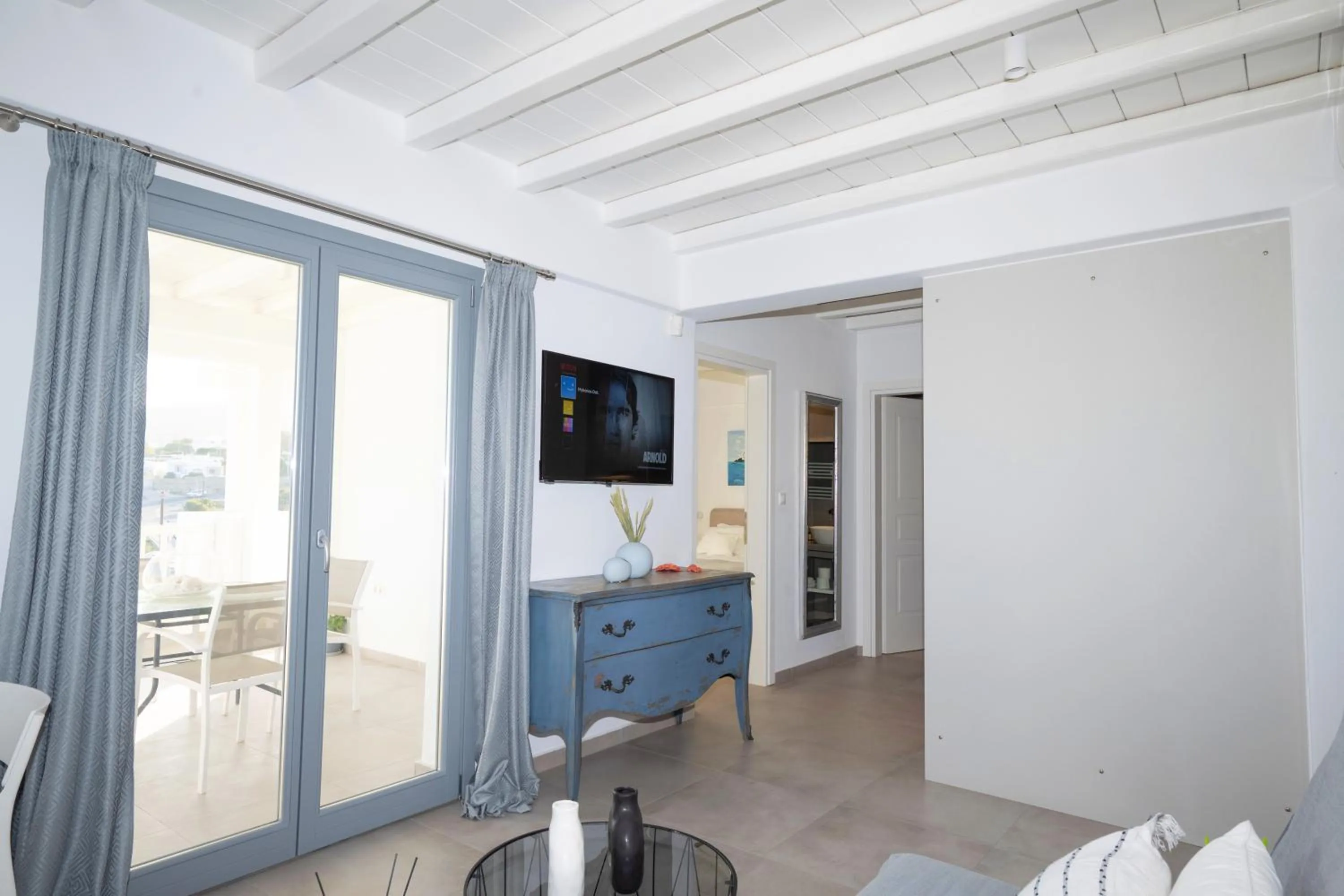 TV and multimedia in Mykonos Dot Apartments