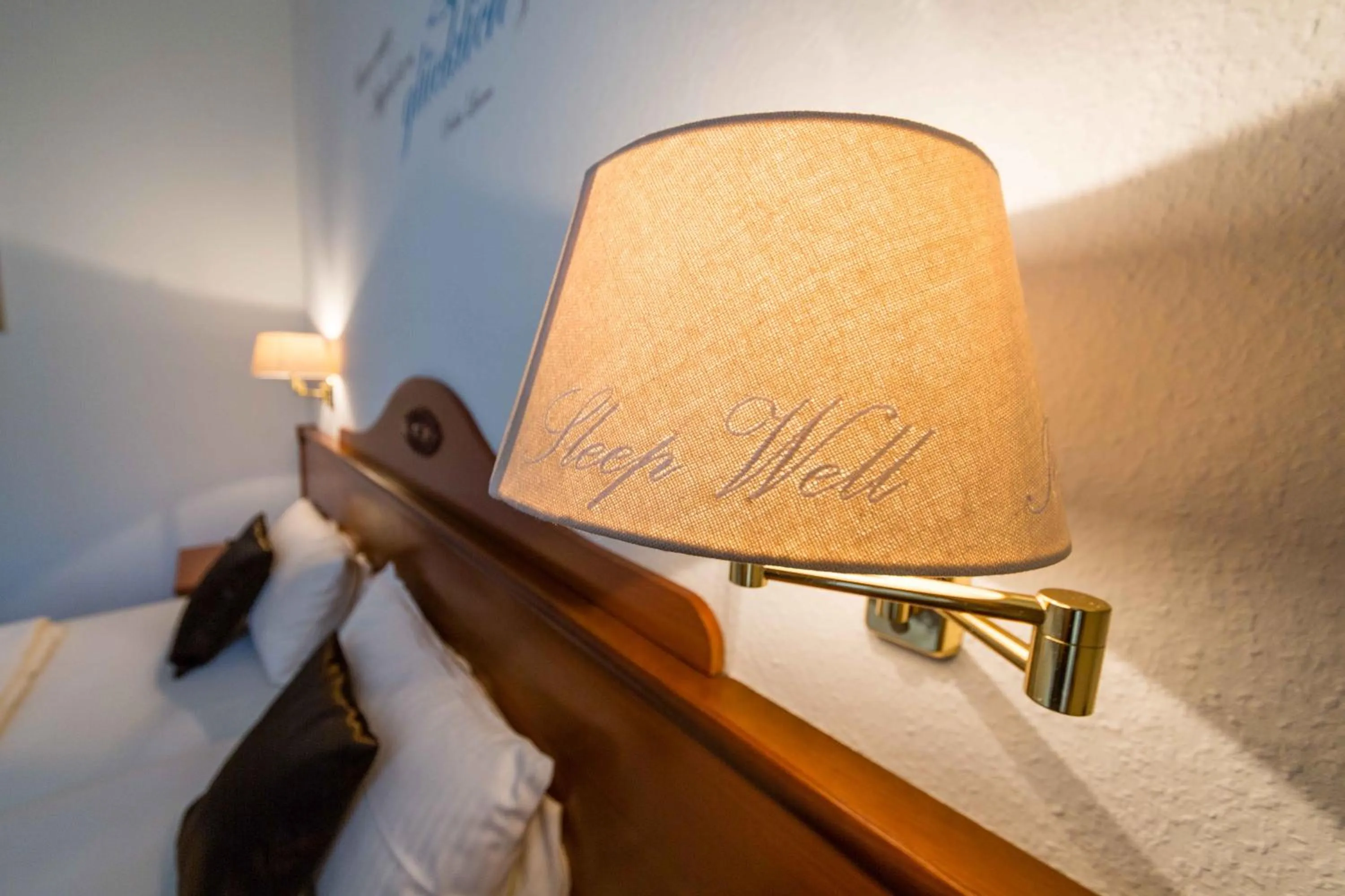 Photo of the whole room, Bed in Altdeutsche Weinstube - Superior