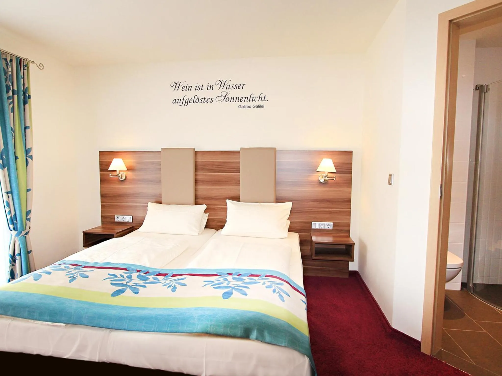 Photo of the whole room, Bed in Altdeutsche Weinstube - Superior