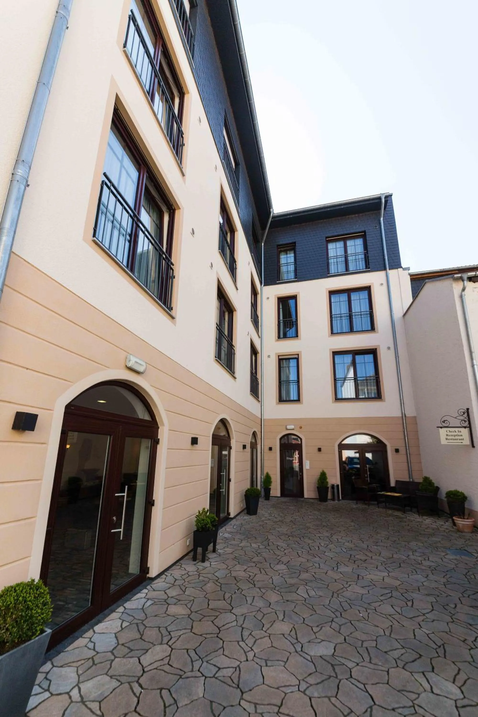 Property building in Altdeutsche Weinstube - Superior