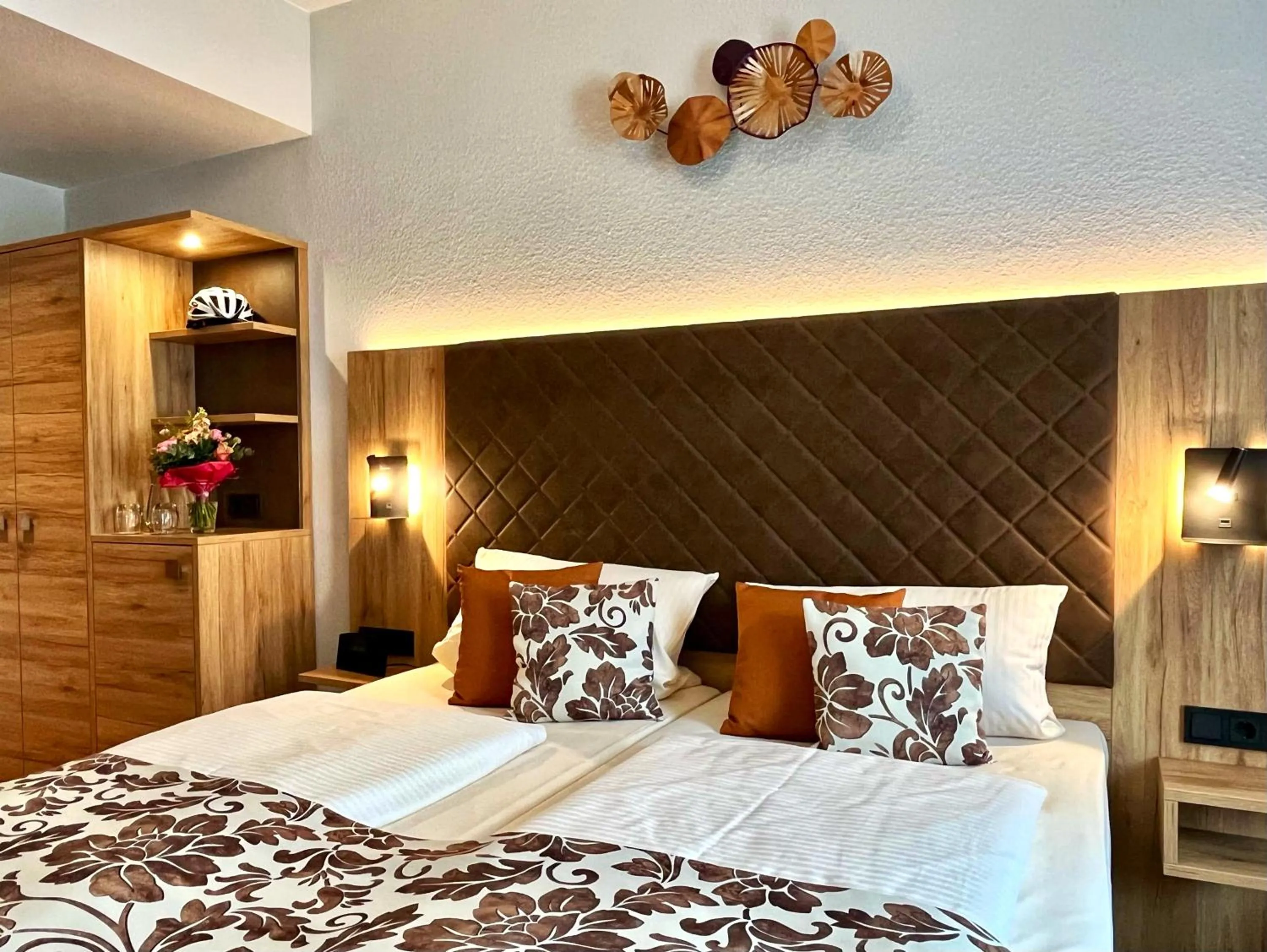 Photo of the whole room, Bed in Altdeutsche Weinstube - Superior