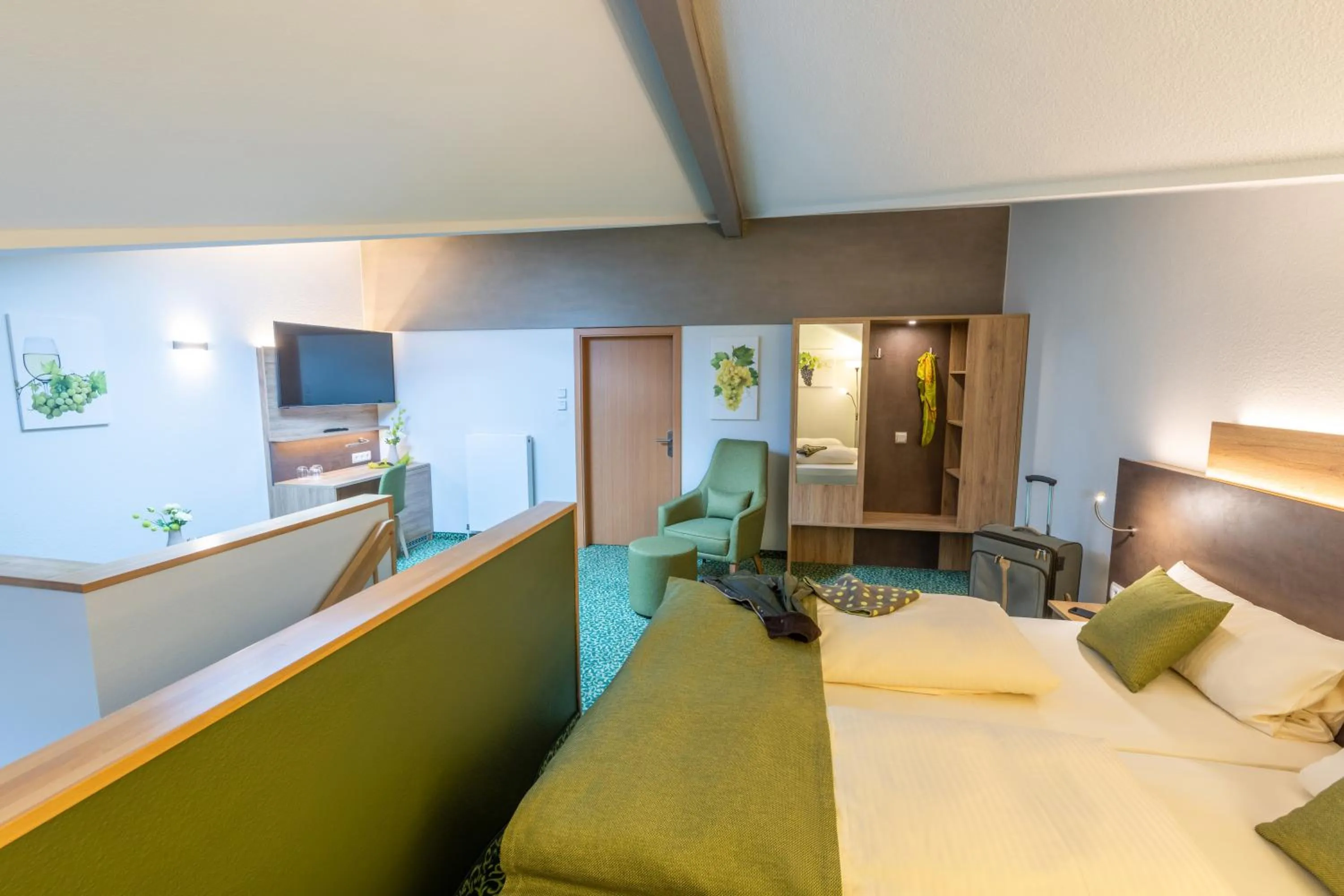 Photo of the whole room, Bed in Altdeutsche Weinstube - Superior