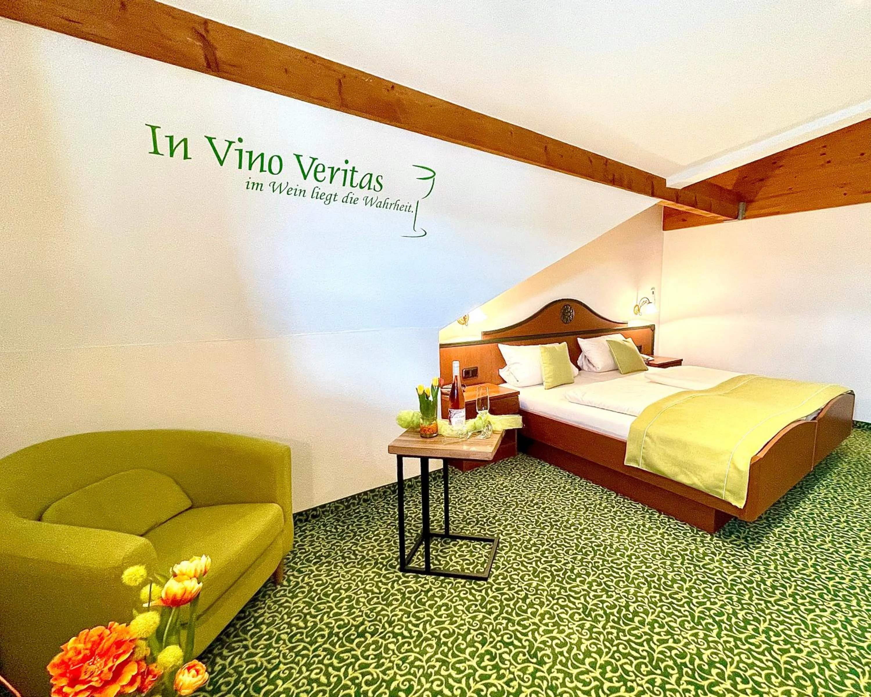 Photo of the whole room, Bed in Altdeutsche Weinstube - Superior