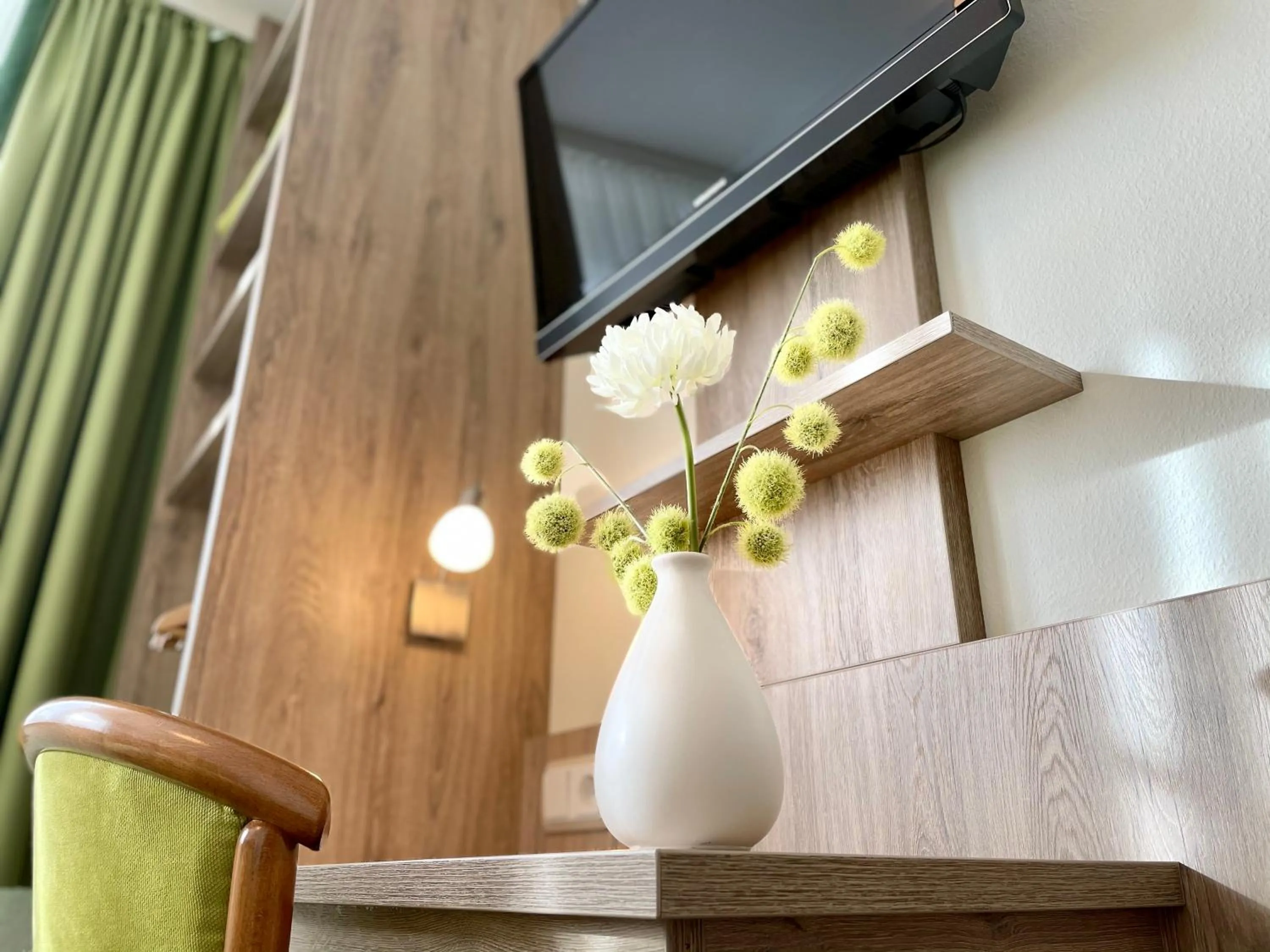 Staff in Altdeutsche Weinstube - Superior