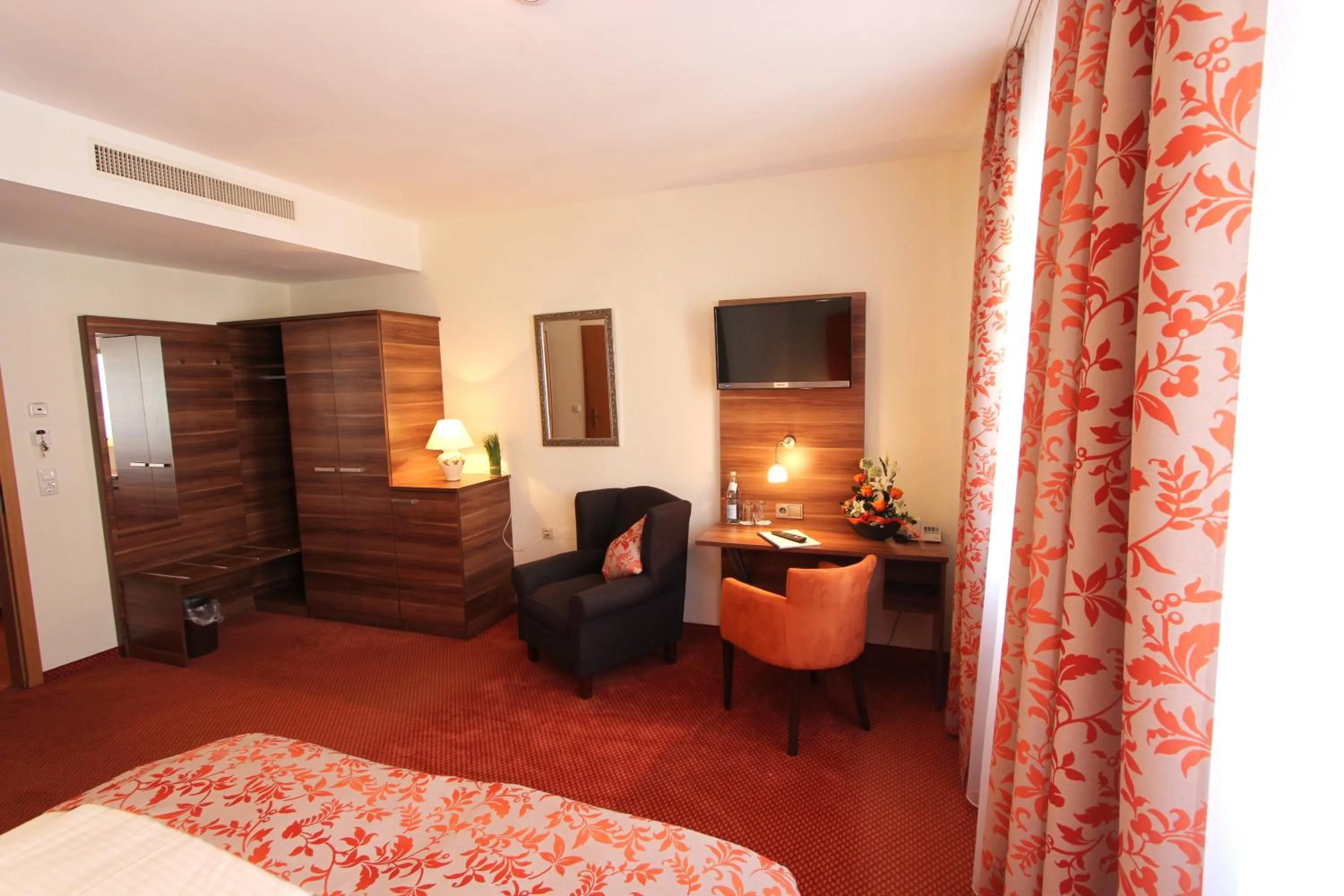 Decorative detail, Bed in Altdeutsche Weinstube - Superior