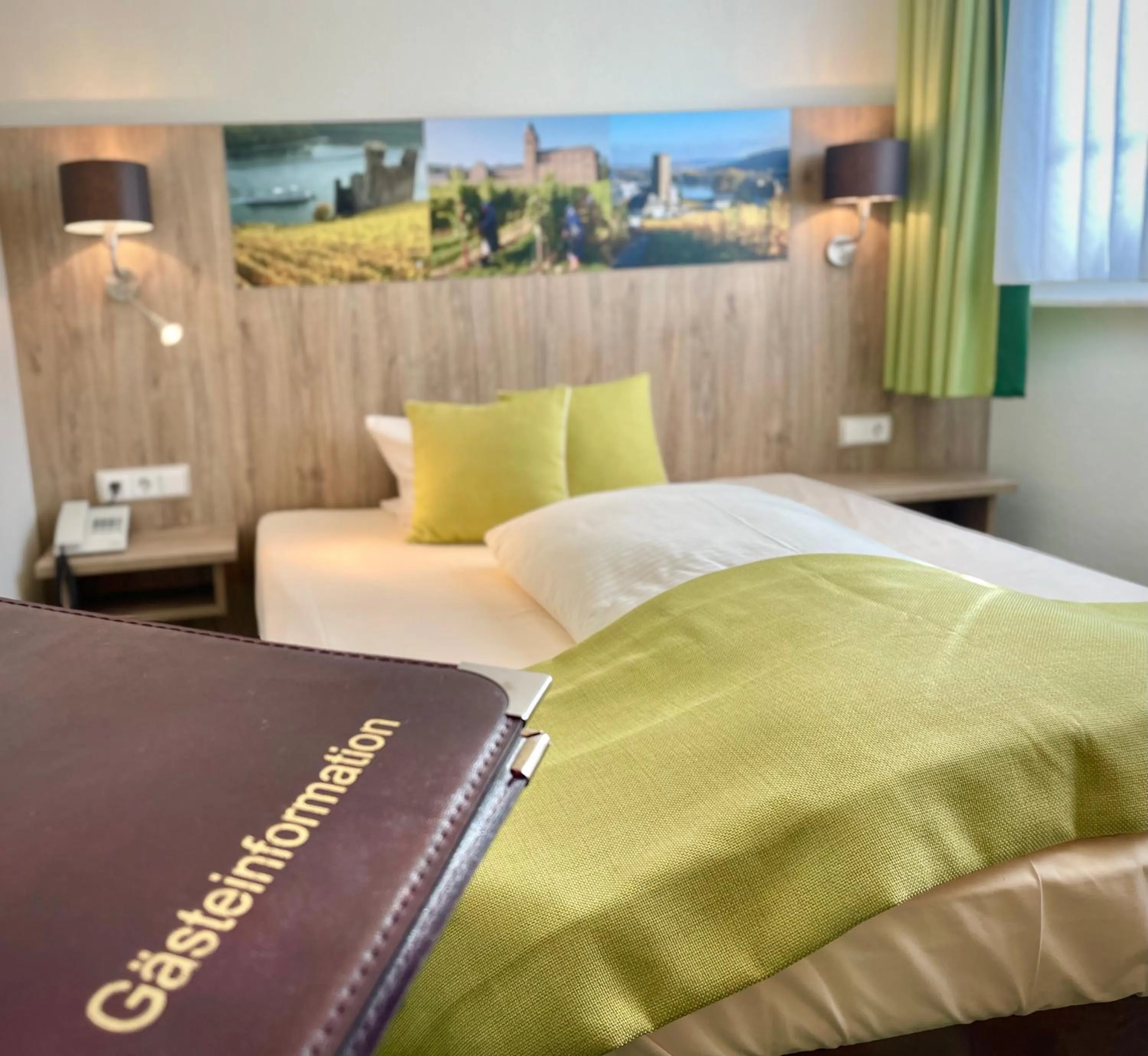 Photo of the whole room, Bed in Altdeutsche Weinstube - Superior