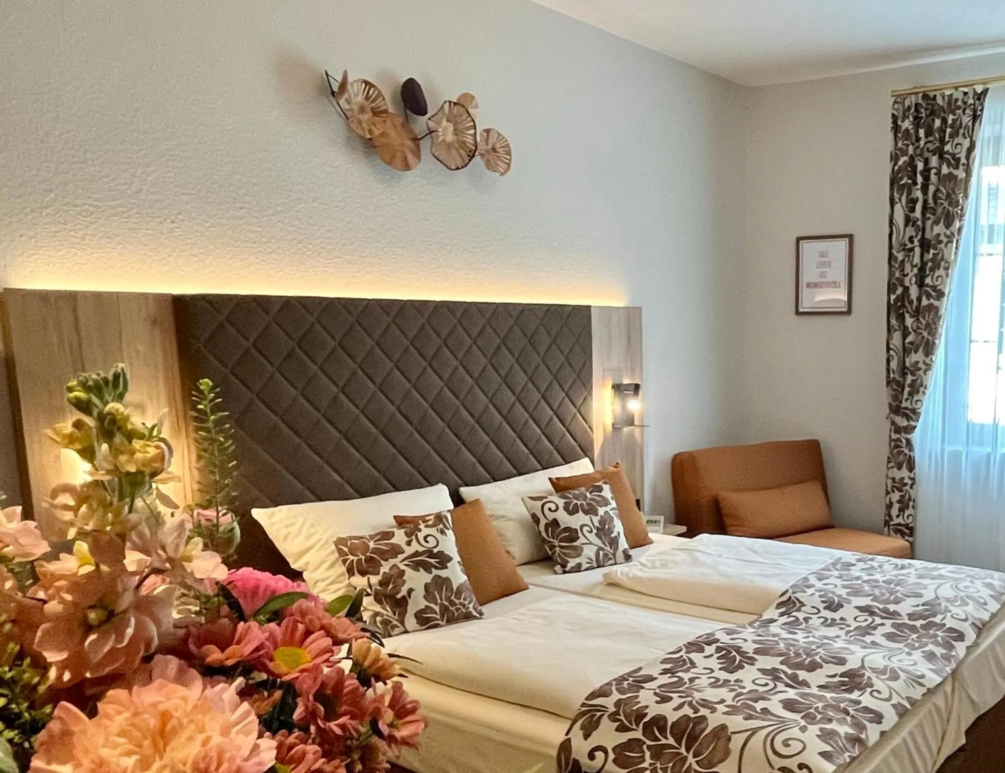 Photo of the whole room, Bed in Altdeutsche Weinstube - Superior