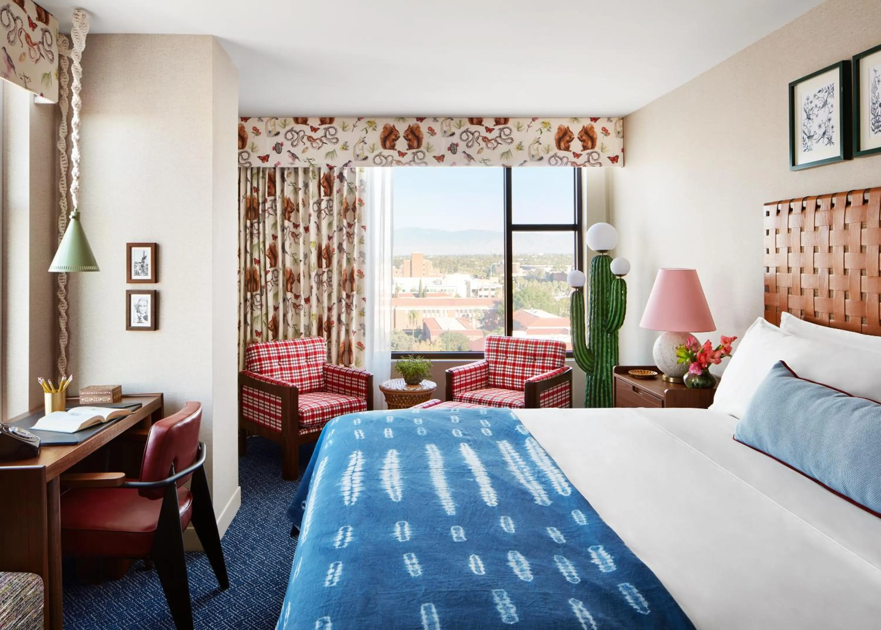 Photo of the whole room, Bed in Graduate by Hilton Tucson