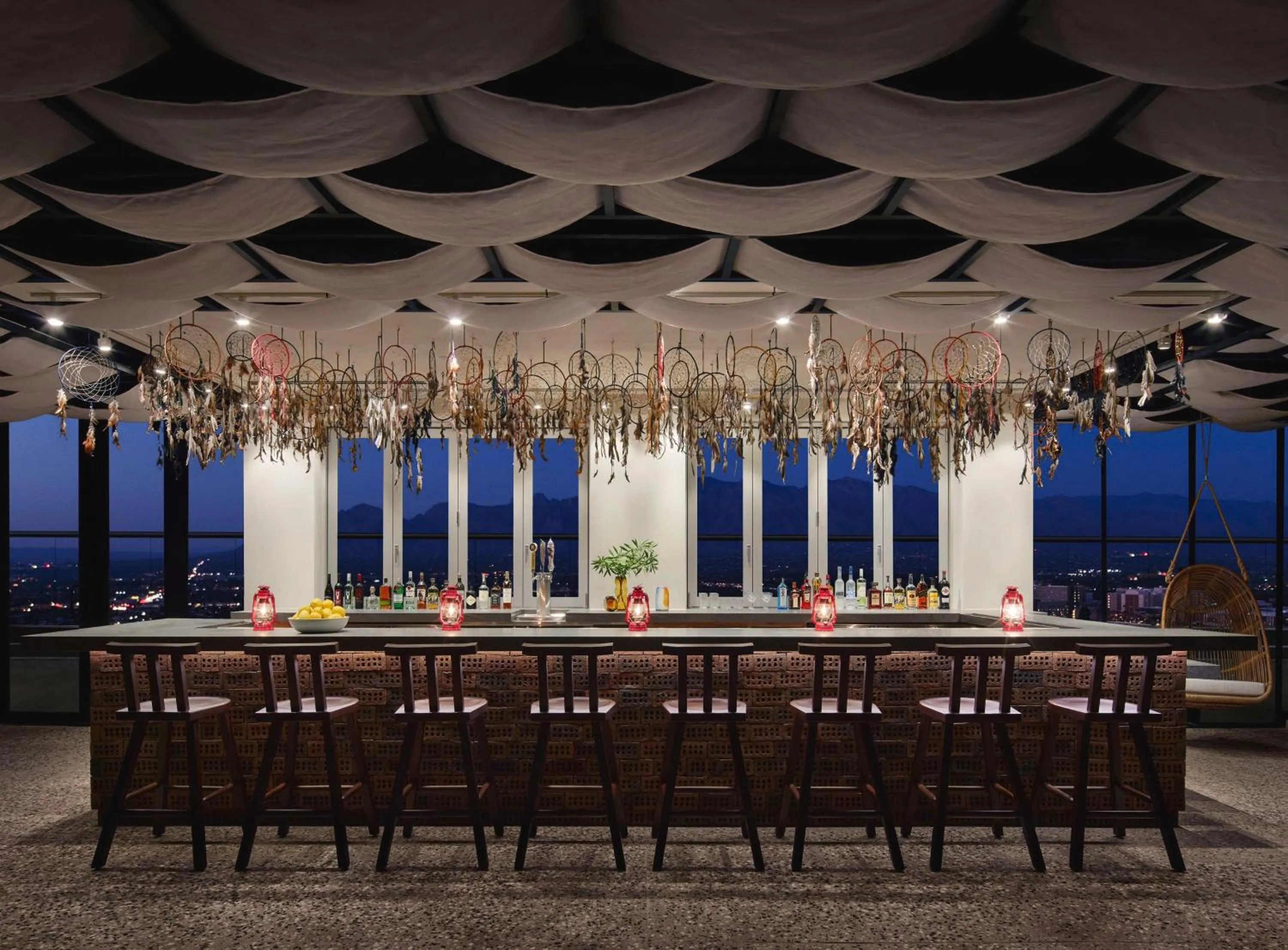 Lounge or bar in Graduate by Hilton Tucson