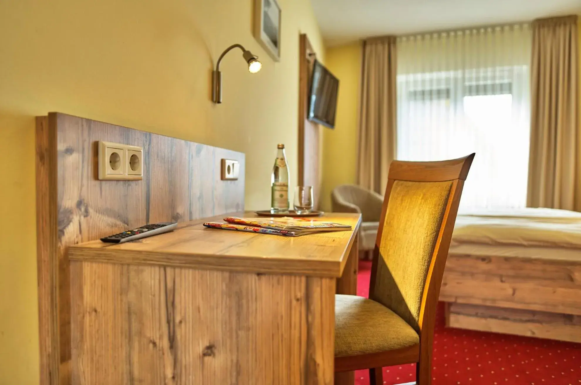 Small Double Room with Queen Size Bed in Zum blauen Hecht Small Double Room with Queen Size Bed in Zum blauen Hecht