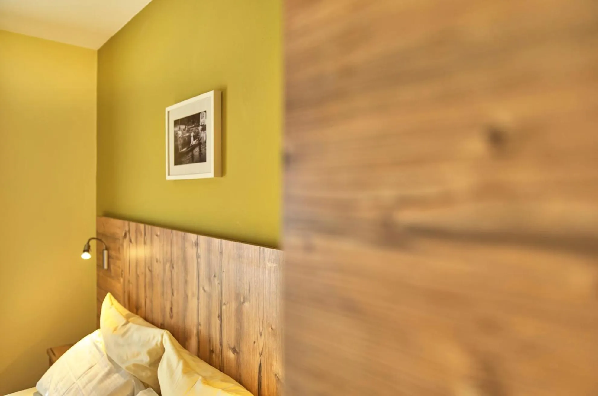 Decorative detail, Bed in Zum blauen Hecht