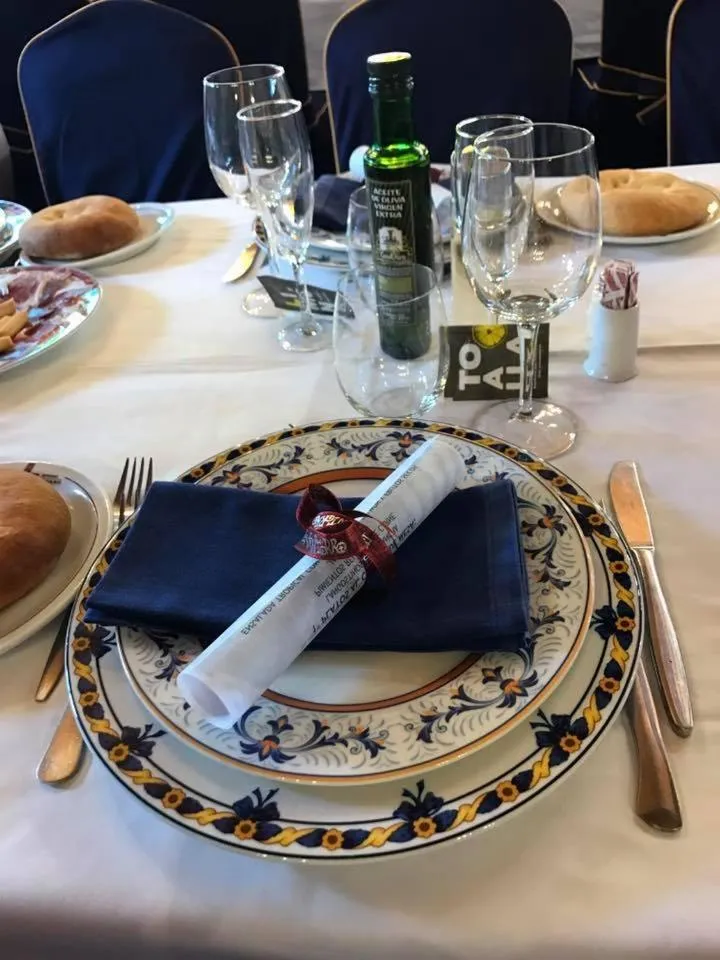 Restaurant/places to eat in HOTEL V.CIUDAD