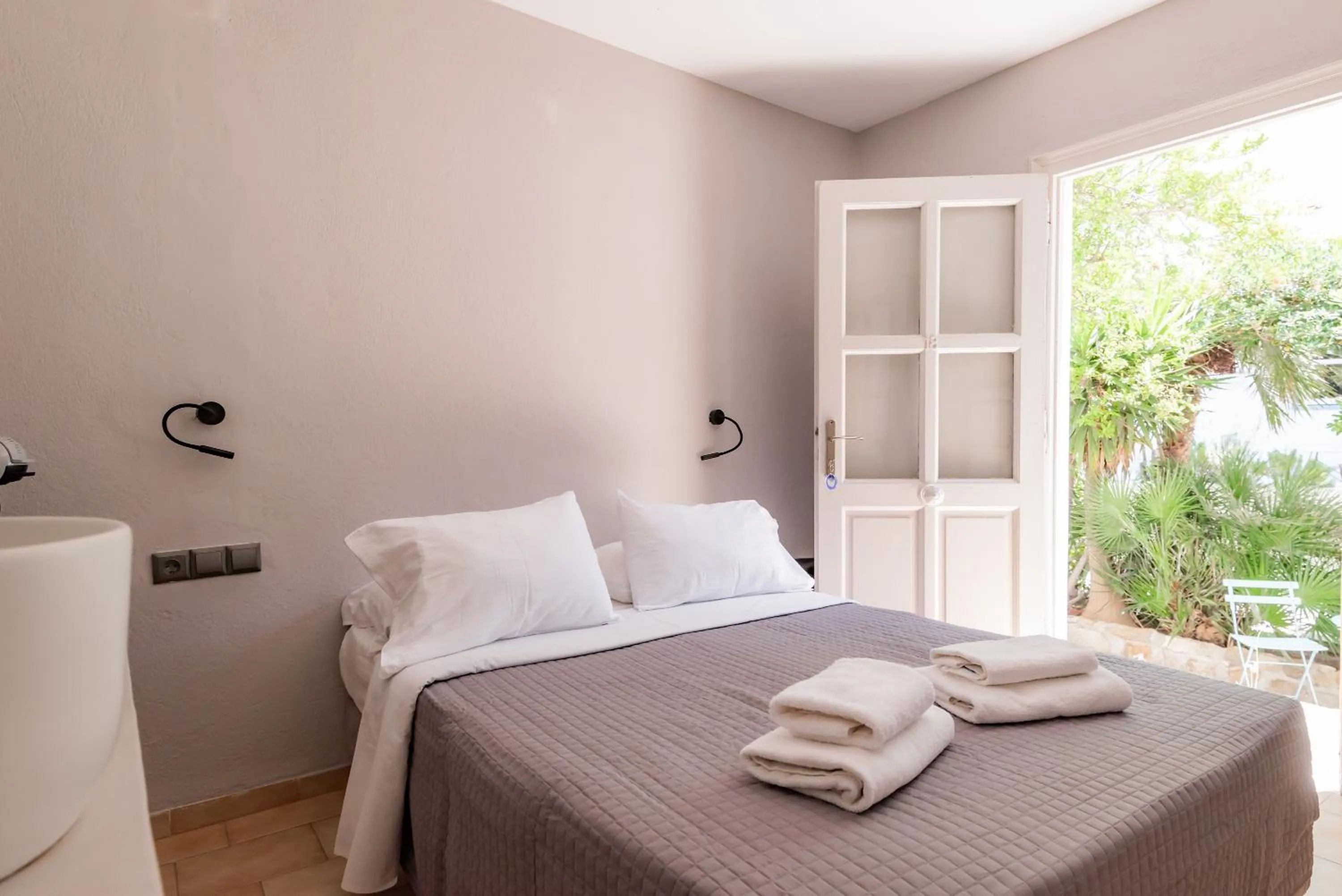 Bed in Rania Apartments Sea View