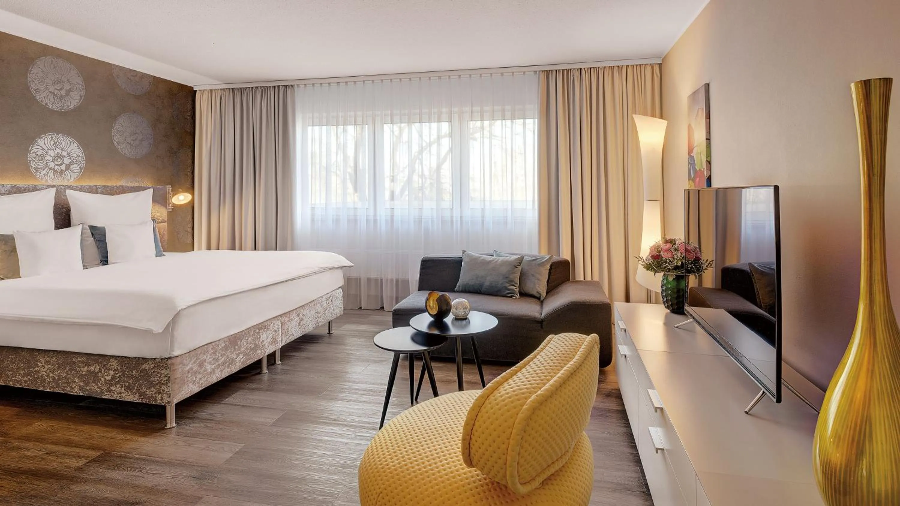 Photo of the whole room, Bed in Hotel Central