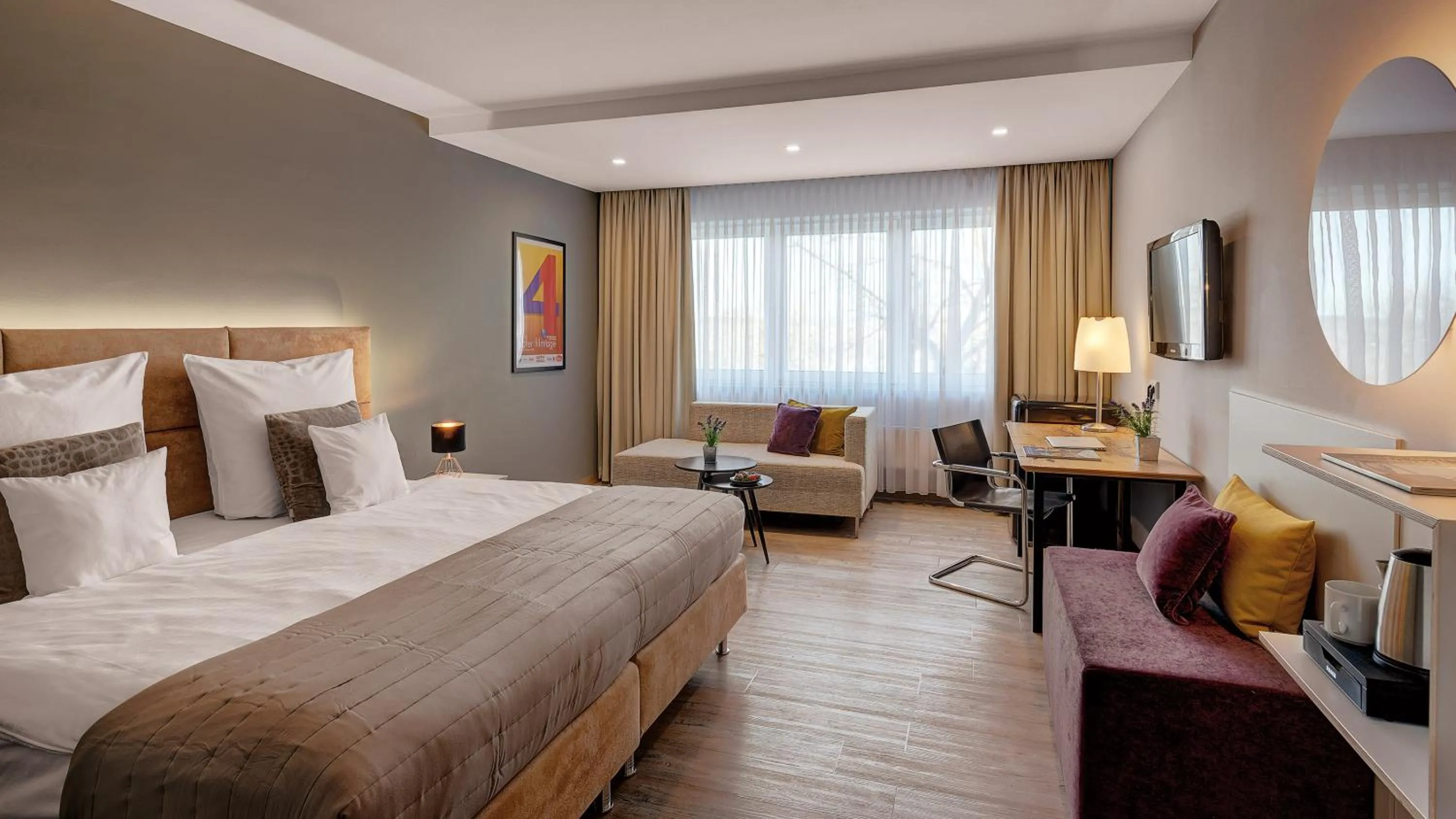 Photo of the whole room, Bed in Hotel Central