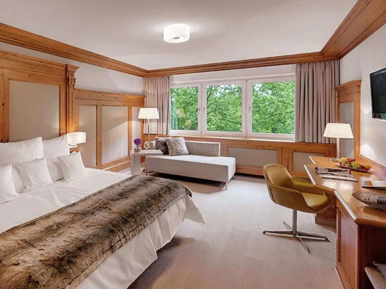 Photo of the whole room, Bed in Hotel Central