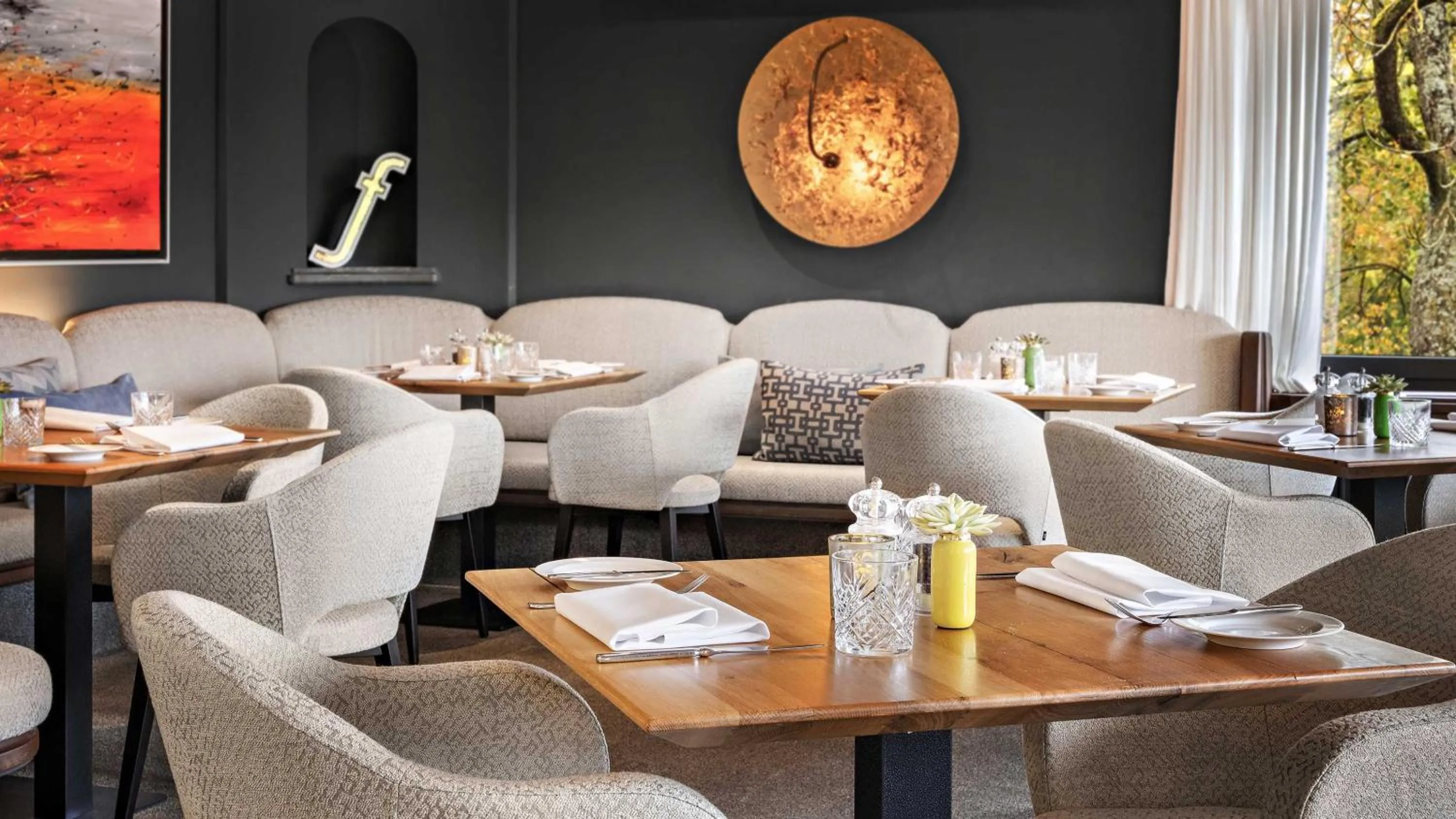 Restaurant/places to eat in Hotel Central