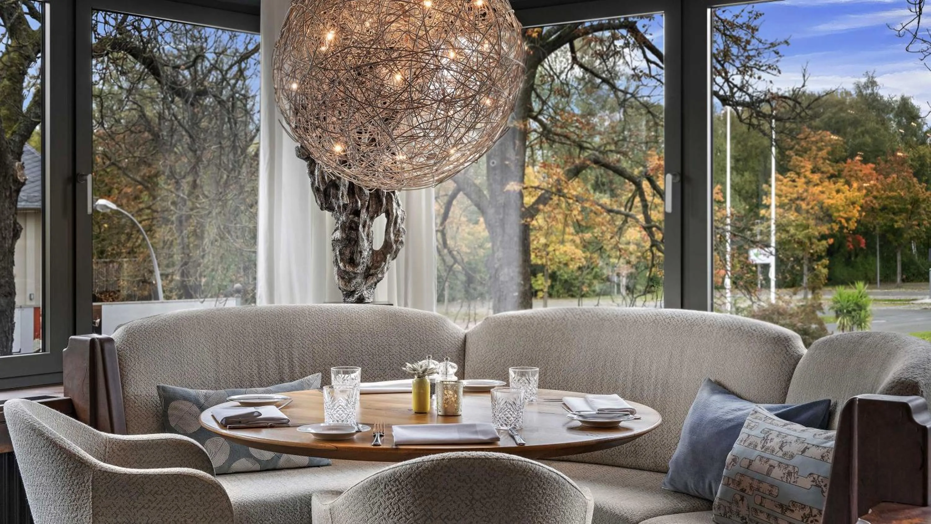 Restaurant/places to eat in Hotel Central