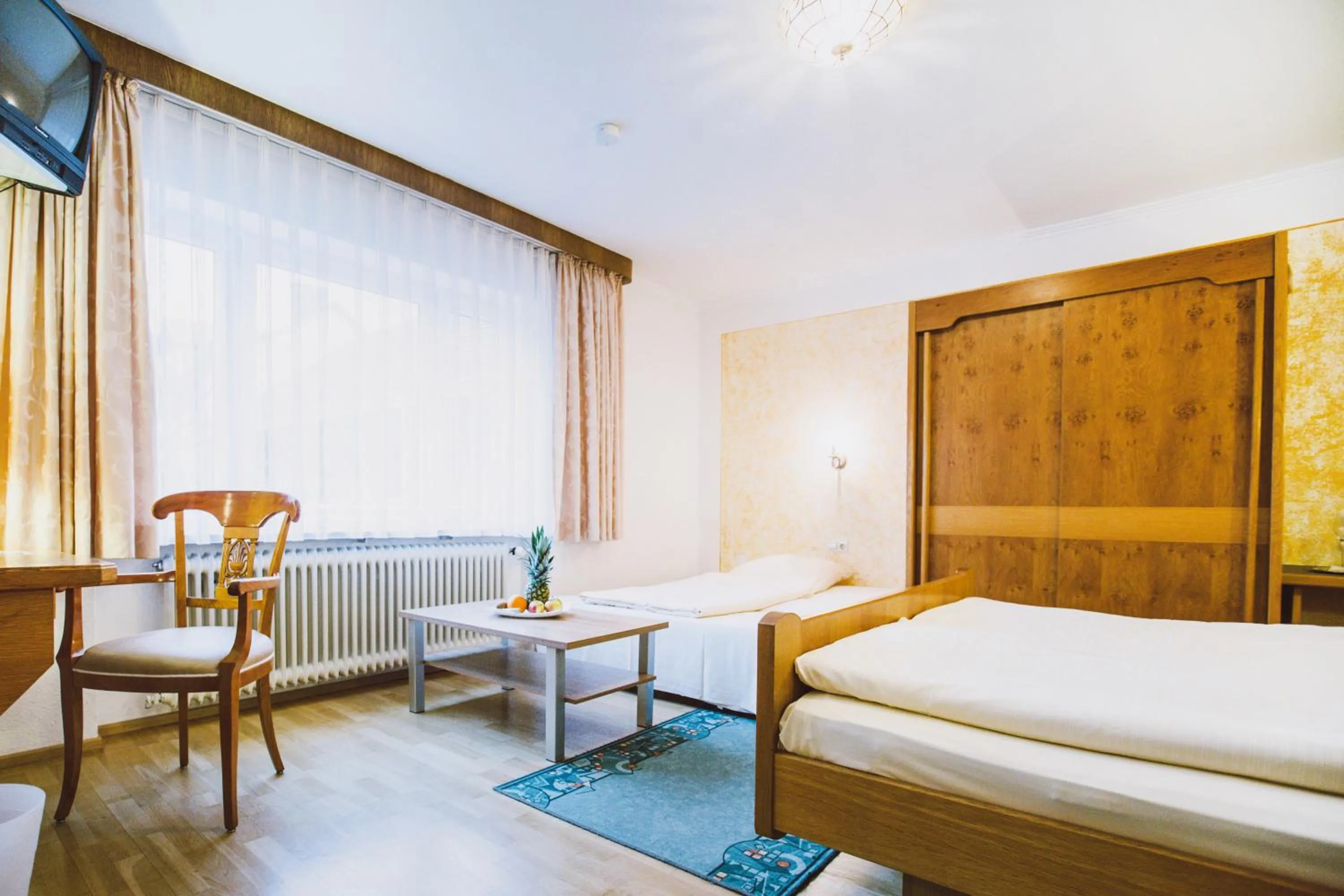 Photo of the whole room, Bed in Blochums Gasthof Hirsch