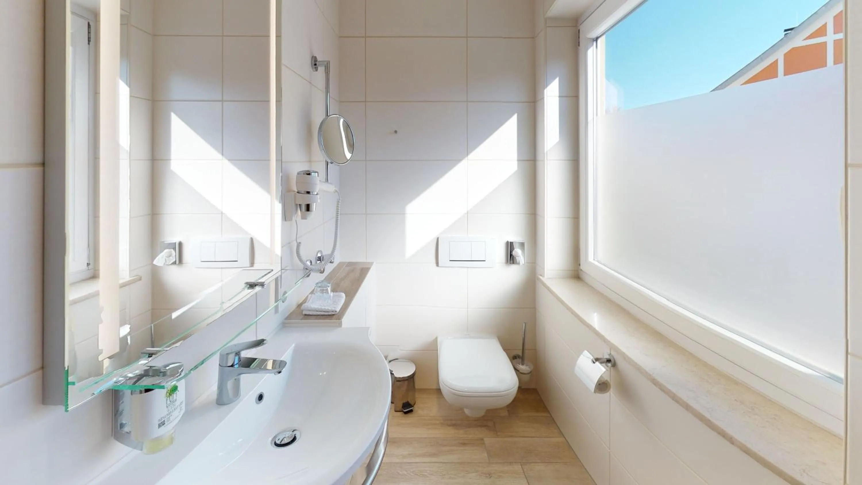 Toilet in Blochums Gasthof Hirsch