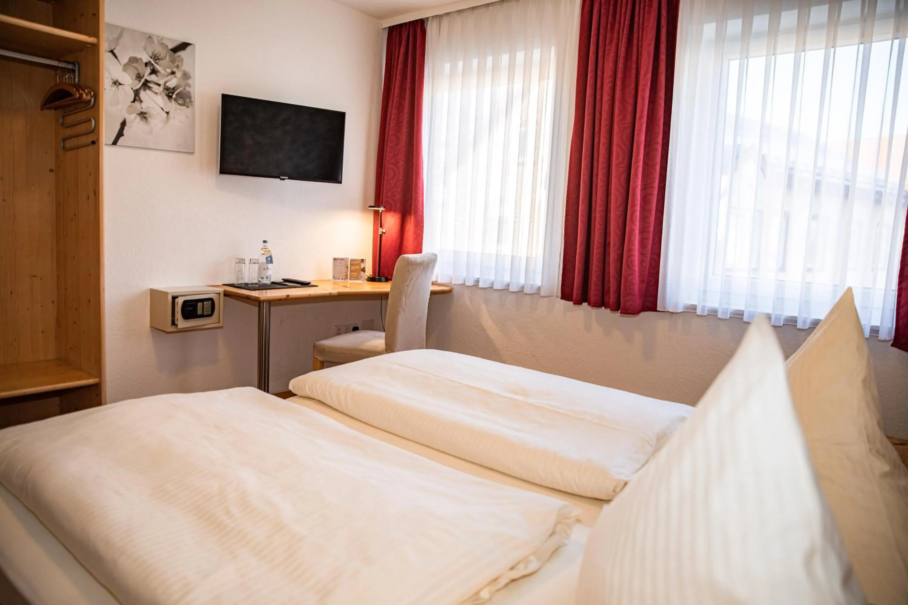 Bed in Blochums Gasthof Hirsch