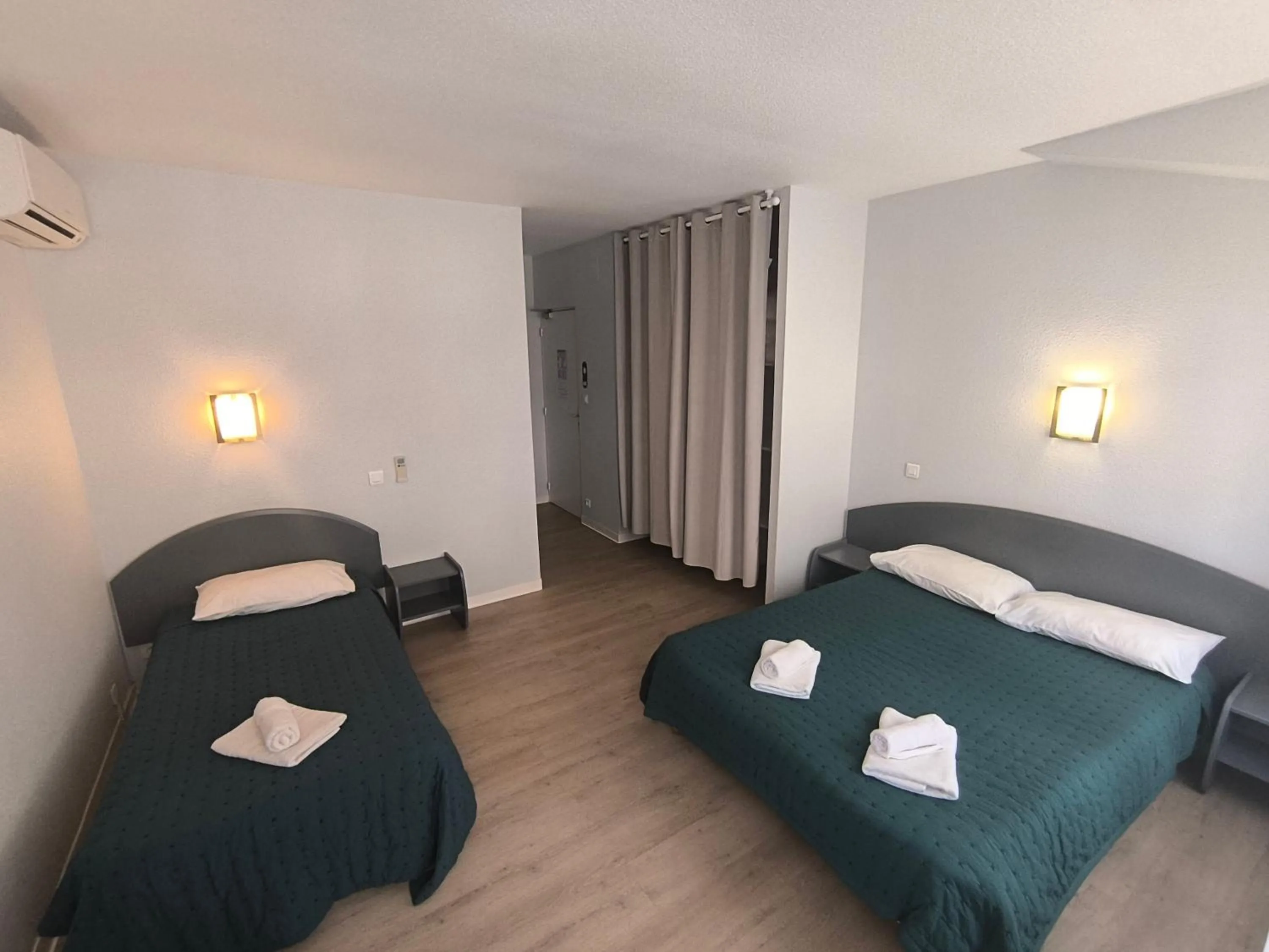 Bed in Central Hôtel