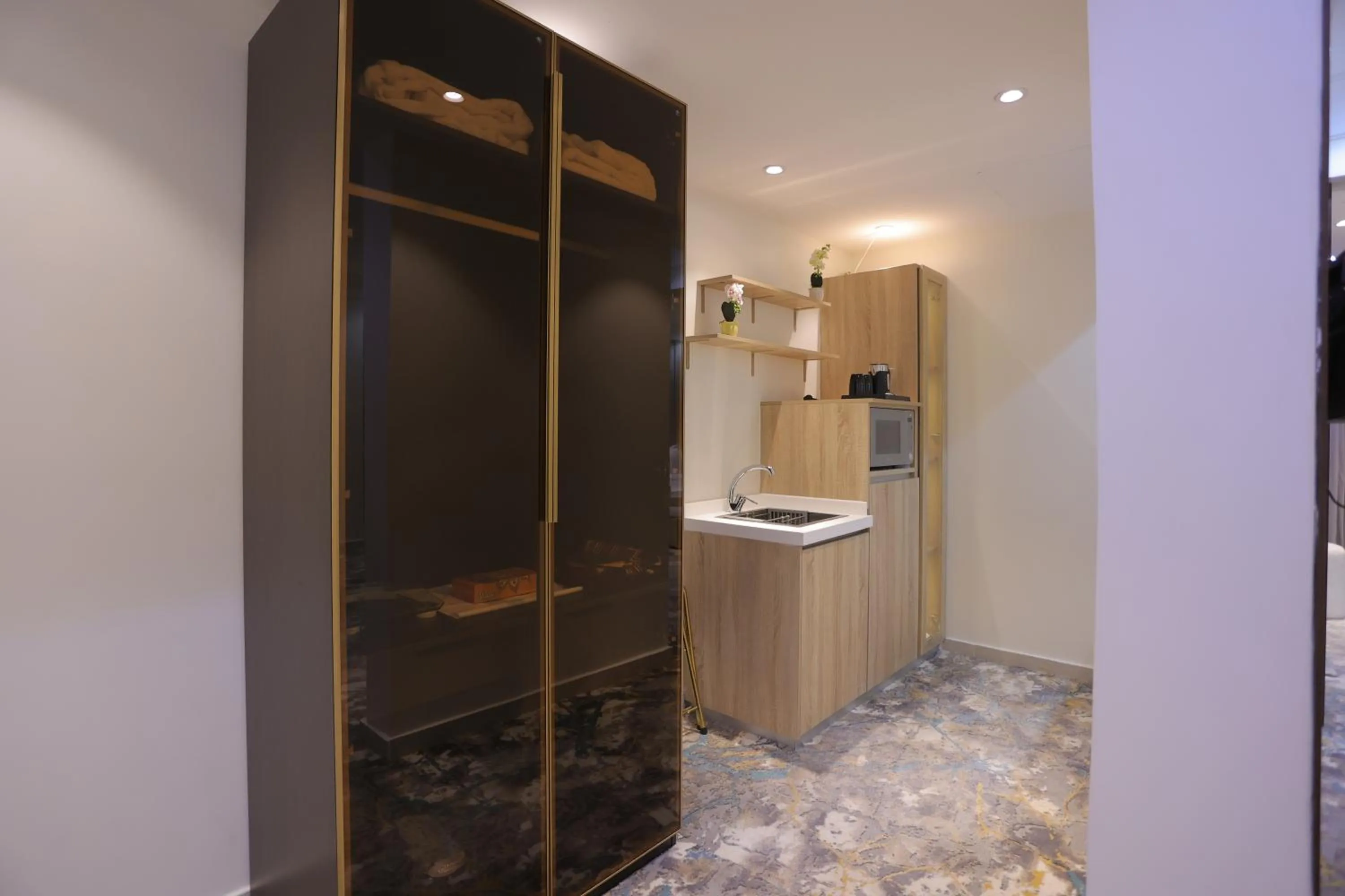 Crown City Hotel -فندق كراون ستي