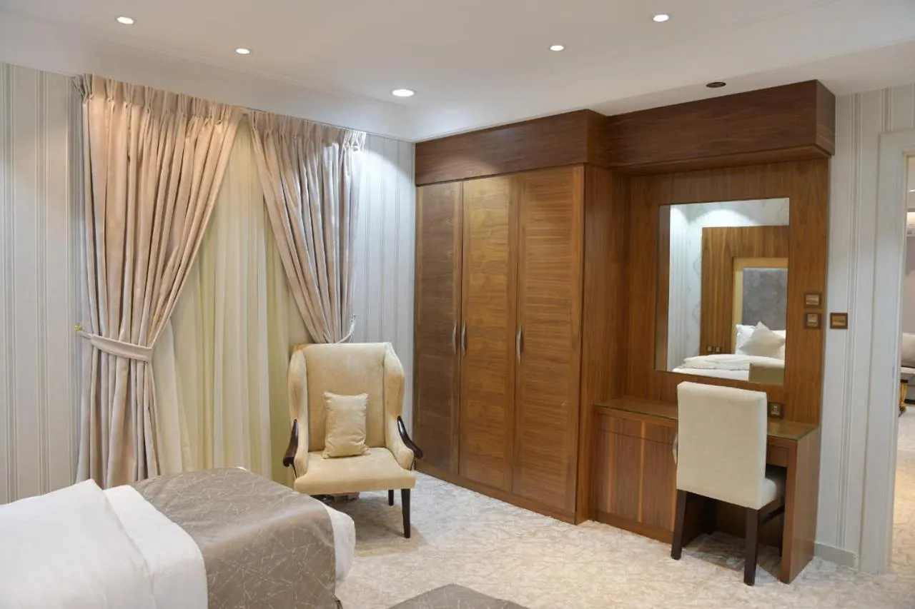 Bed in Crown City Hotel -فندق كراون ستي