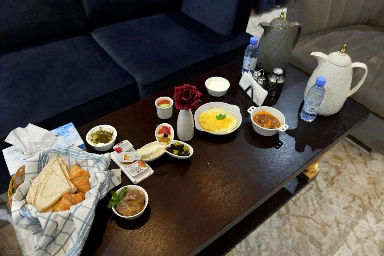 Breakfast in Crown City Hotel -فندق كراون ستي