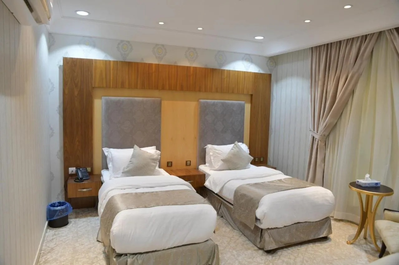 Bedroom, Bed in Crown City Hotel -فندق كراون ستي