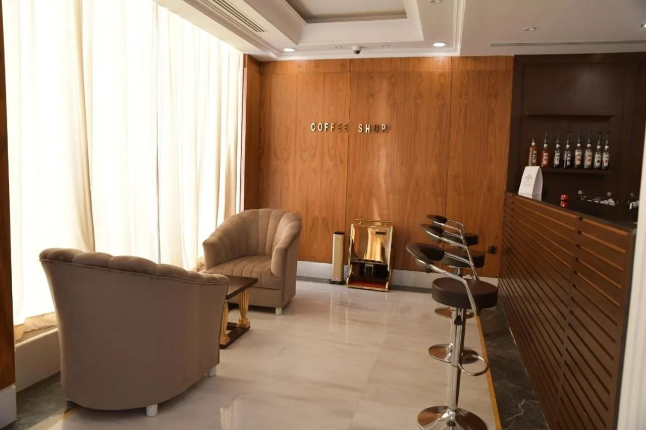 Crown City Hotel -فندق كراون ستي