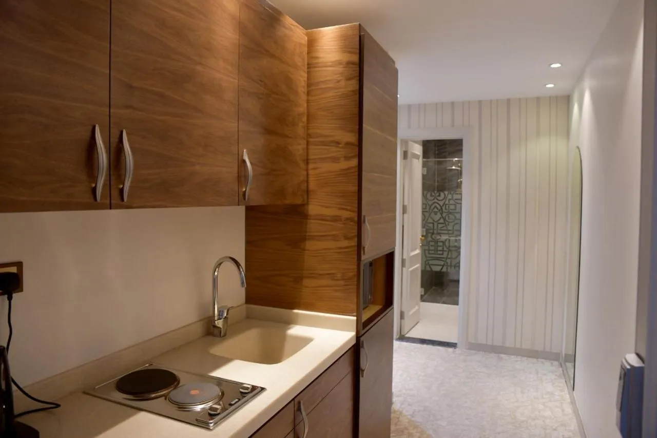 Crown City Hotel -فندق كراون ستي