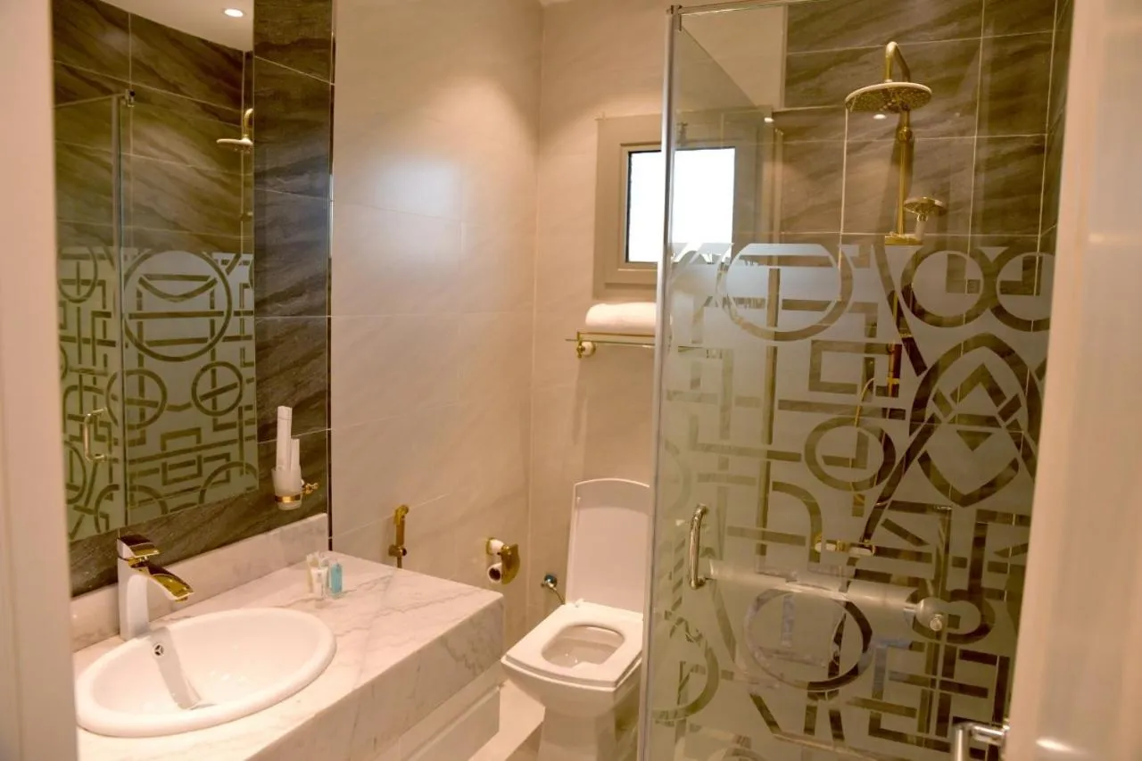 Crown City Hotel -فندق كراون ستي