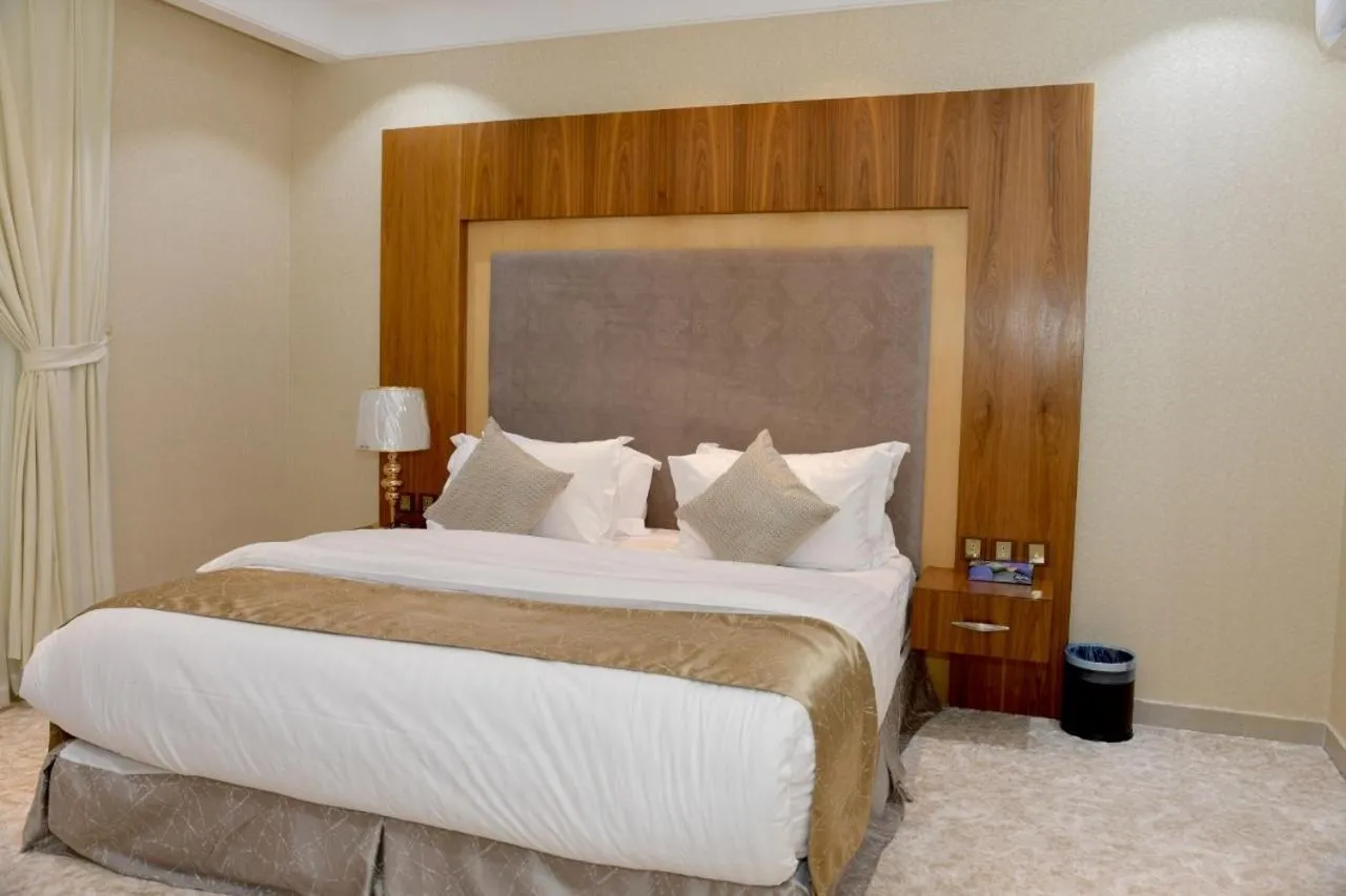 Bed in Crown City Hotel -فندق كراون ستي