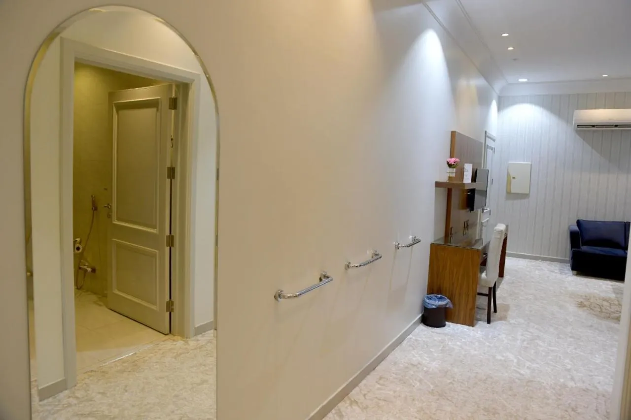 Crown City Hotel -فندق كراون ستي