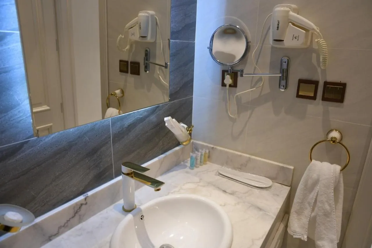 Crown City Hotel -فندق كراون ستي