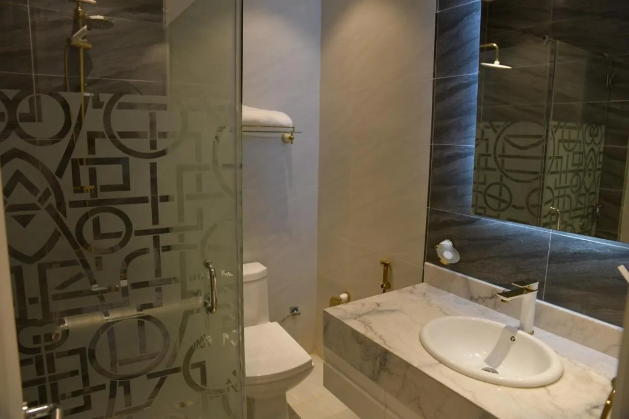 Crown City Hotel -فندق كراون ستي