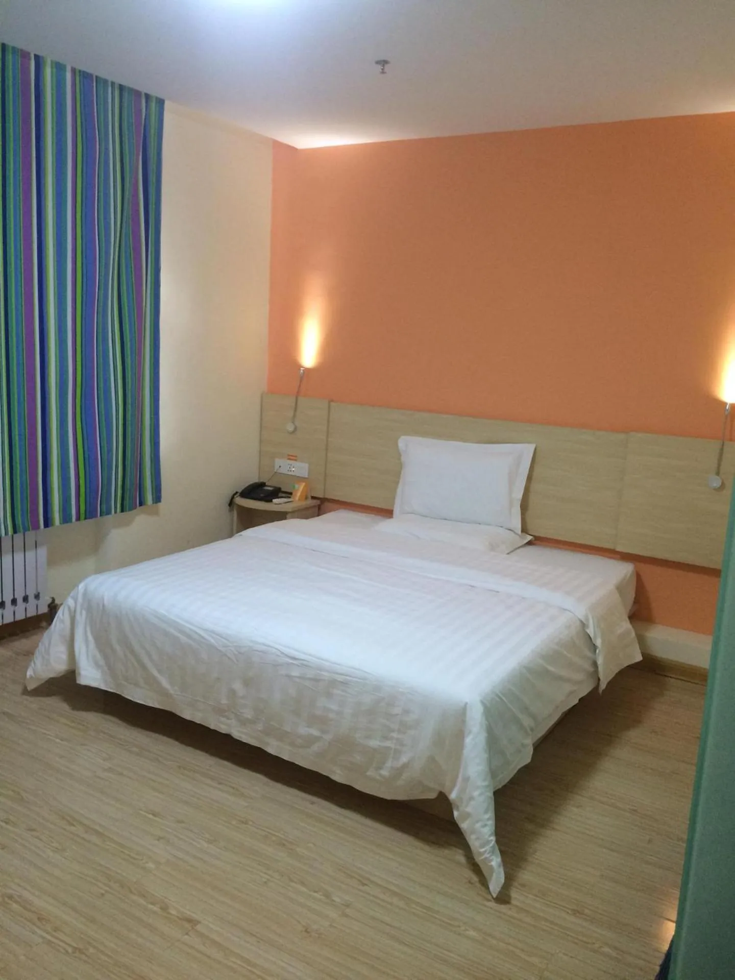 Bed in 7Days Inn Zhangjiakou Xuanhua Caishenmiao Street