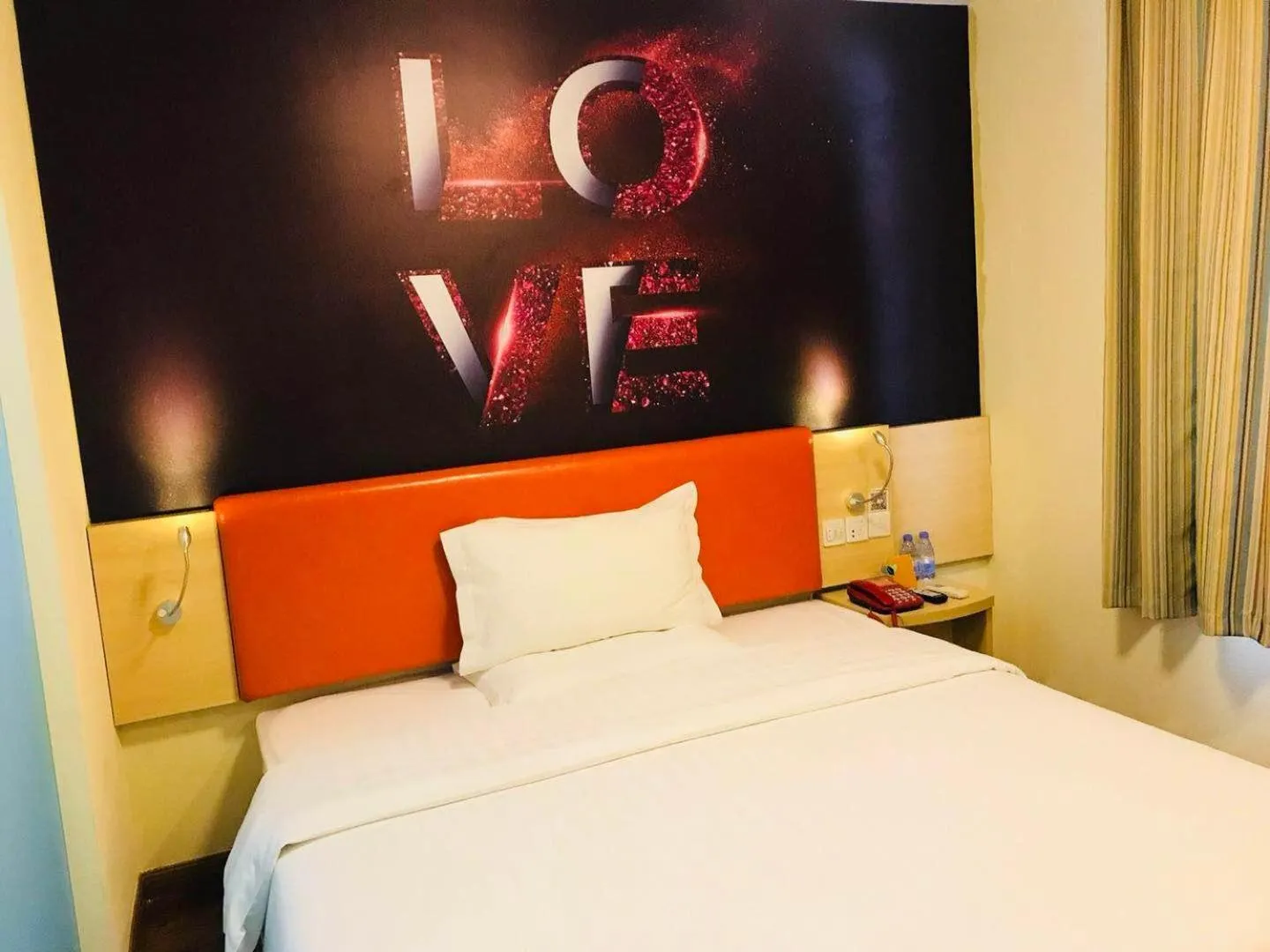 Bed in 7Days Inn ChengDu RenShou Shuyuan Road Haochi Street