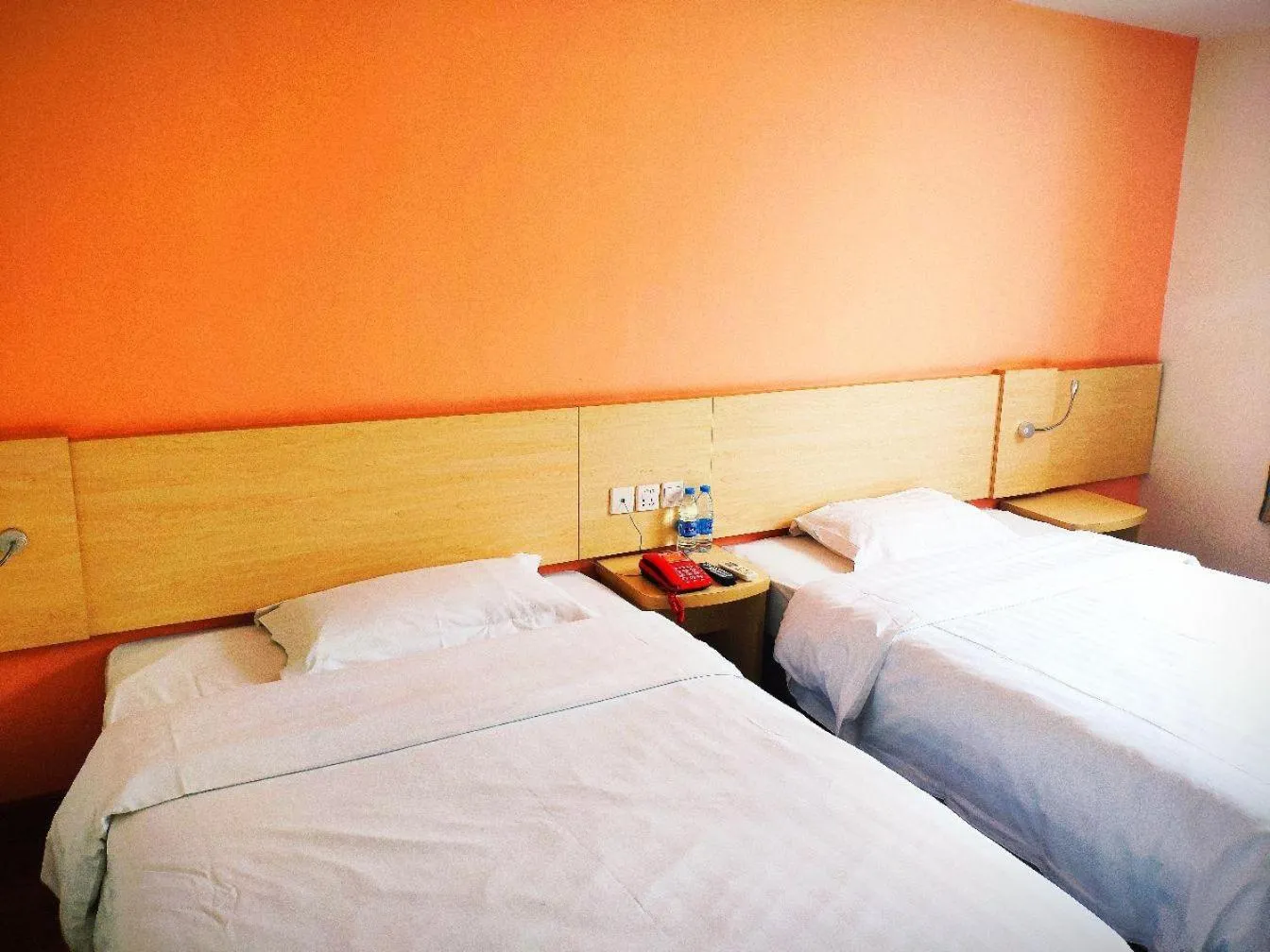 Bed in 7Days Inn ChengDu RenShou Shuyuan Road Haochi Street