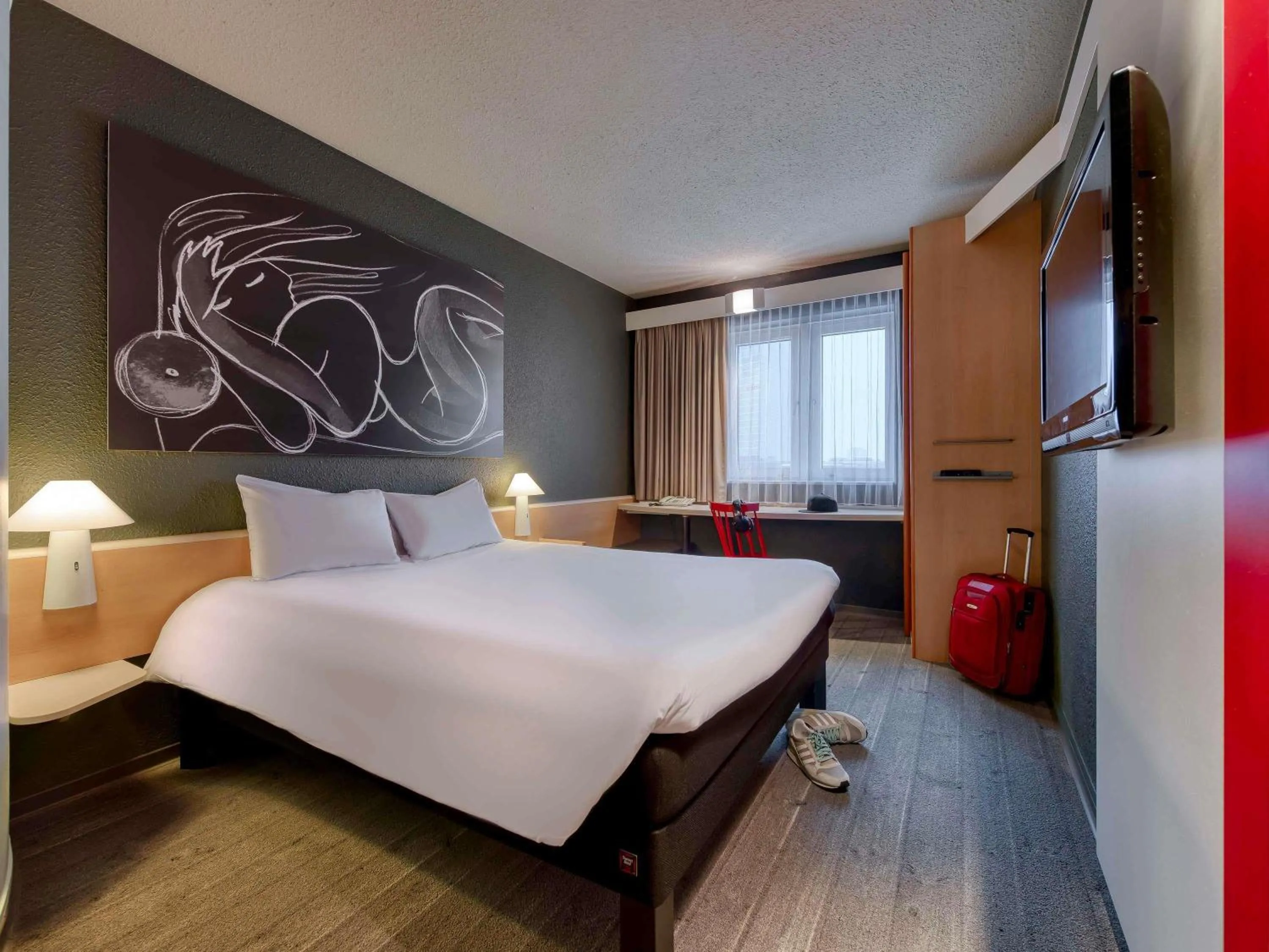 Property building, Bed in ibis München Parkstadt Schwabing